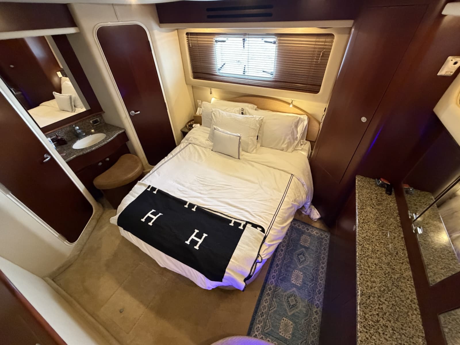 2005 Sea Ray 390 Motor Yacht - Photo 35
