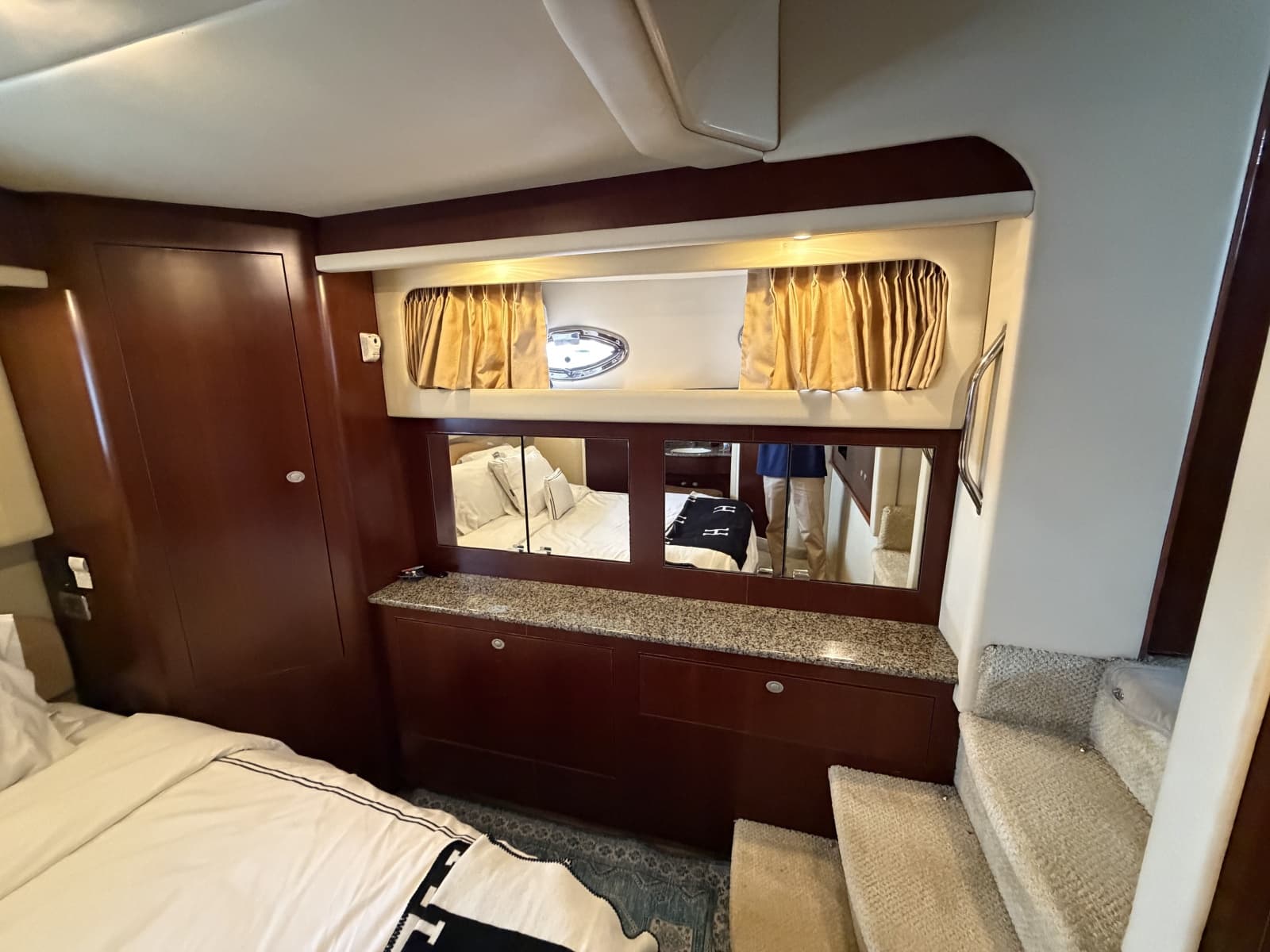 2005 Sea Ray 390 Motor Yacht - Photo 36