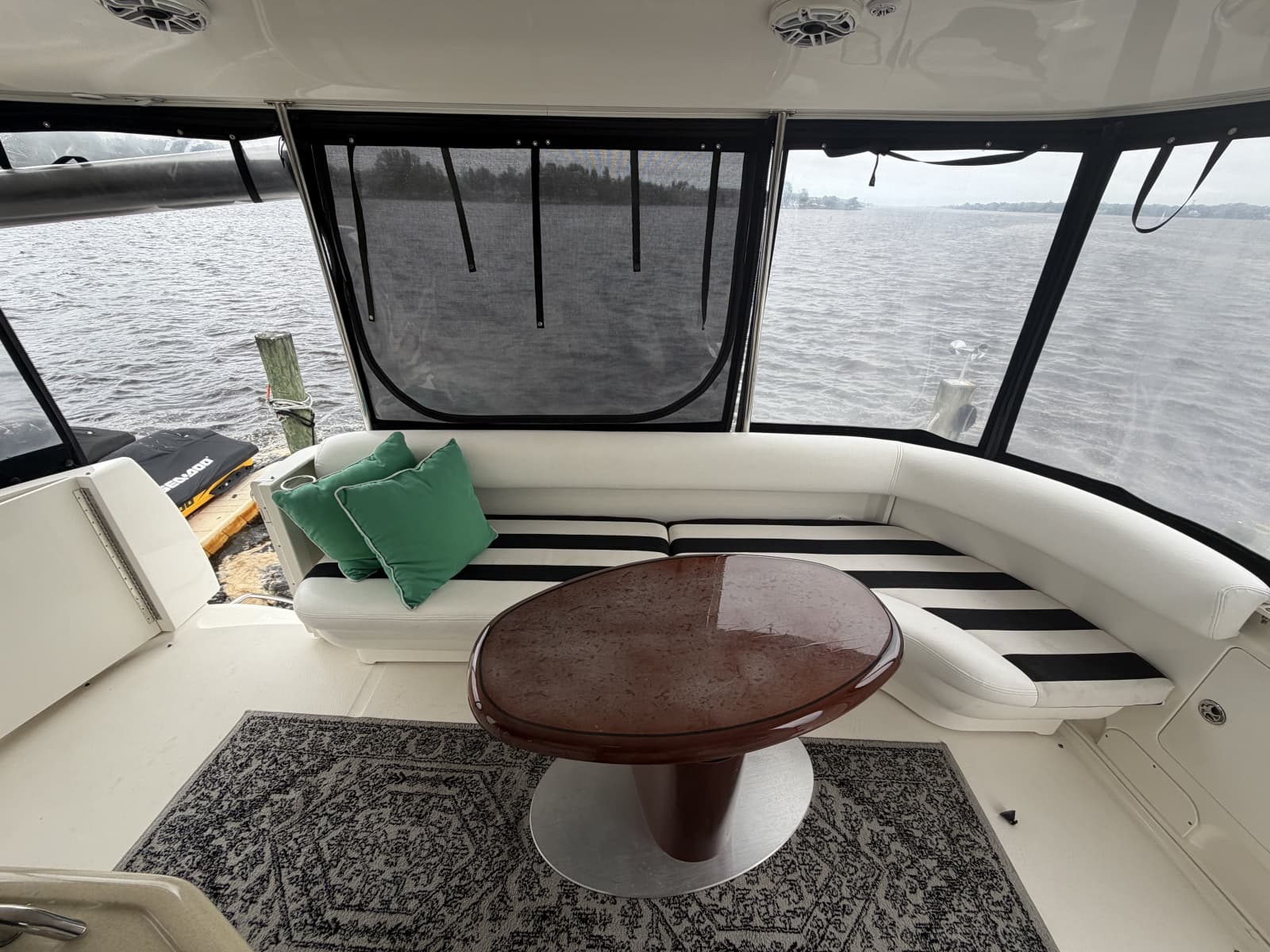 2005 Sea Ray 390 Motor Yacht - Photo 14
