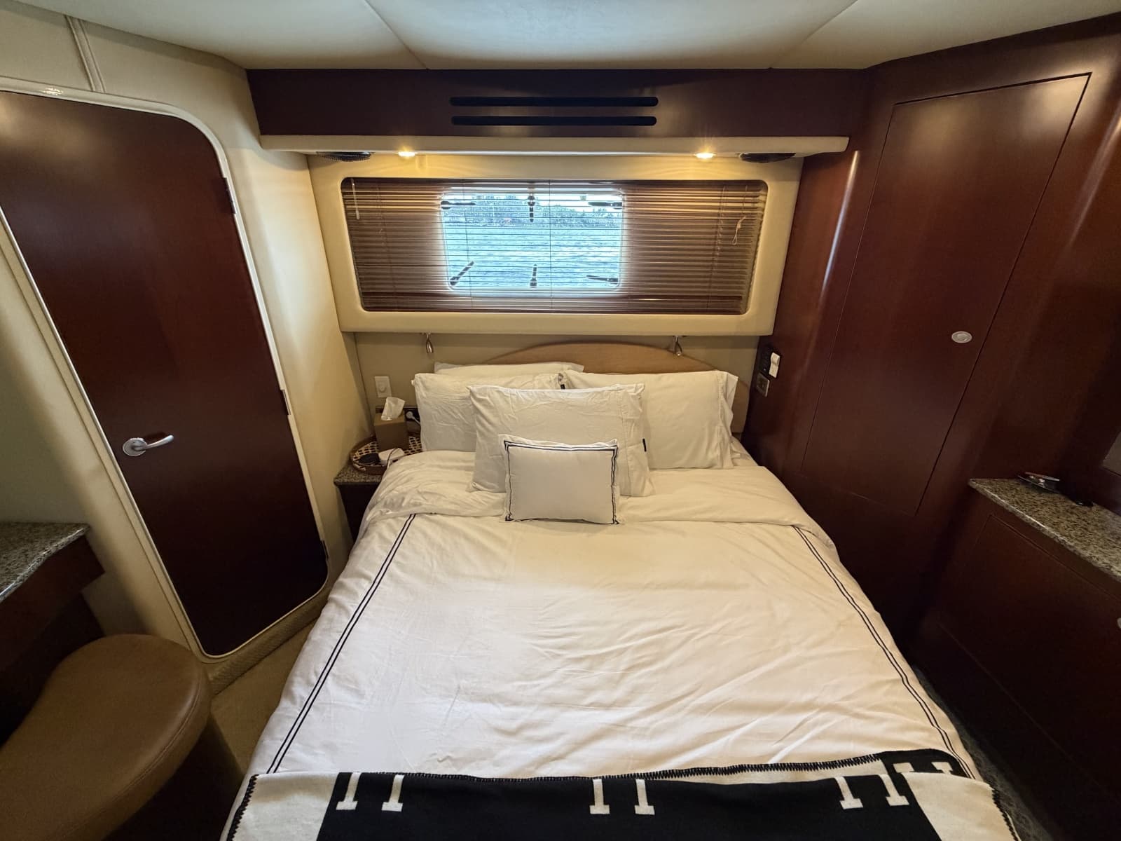 2005 Sea Ray 390 Motor Yacht - Photo 38