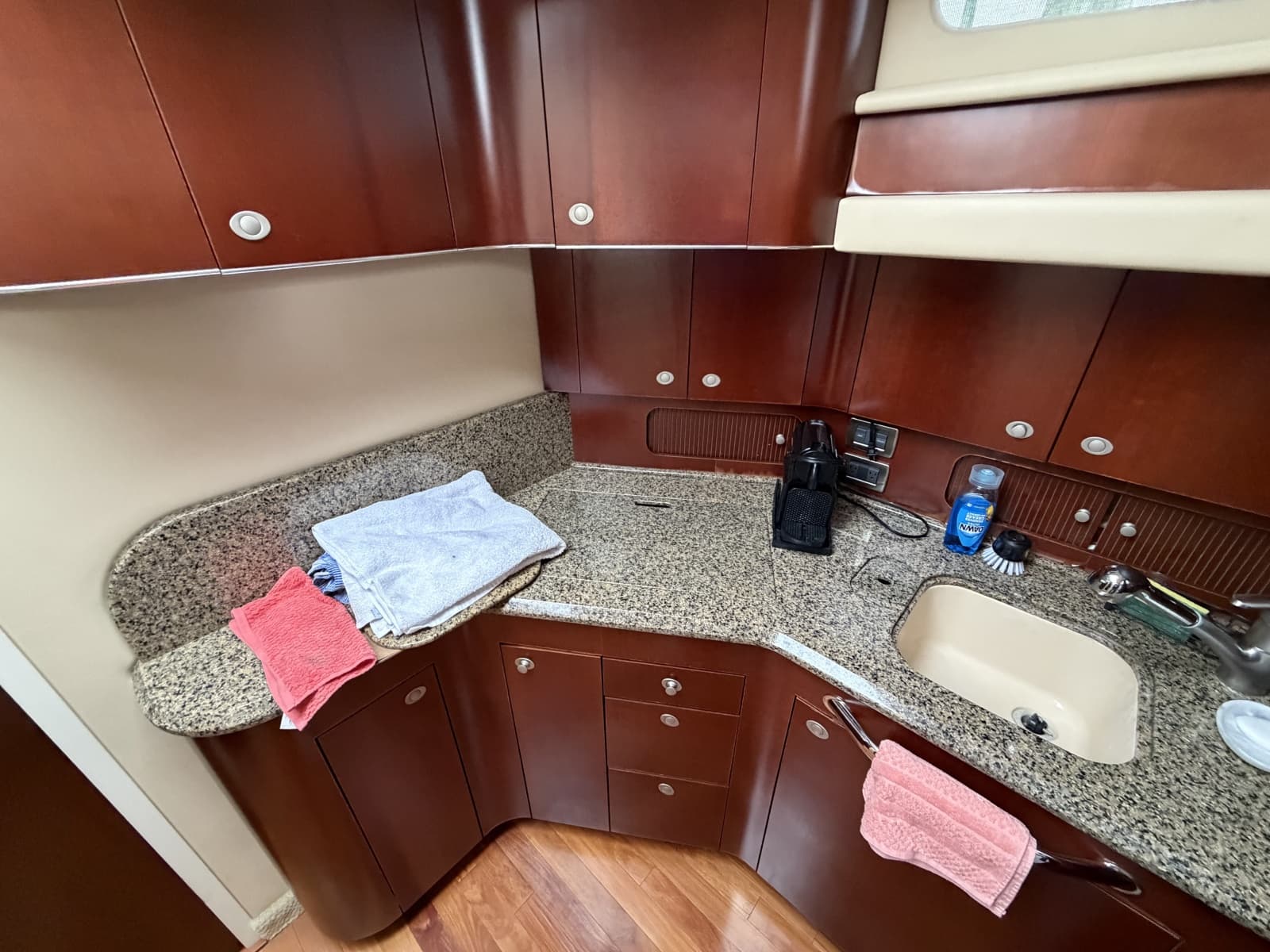 2005 Sea Ray 390 Motor Yacht - Photo 27
