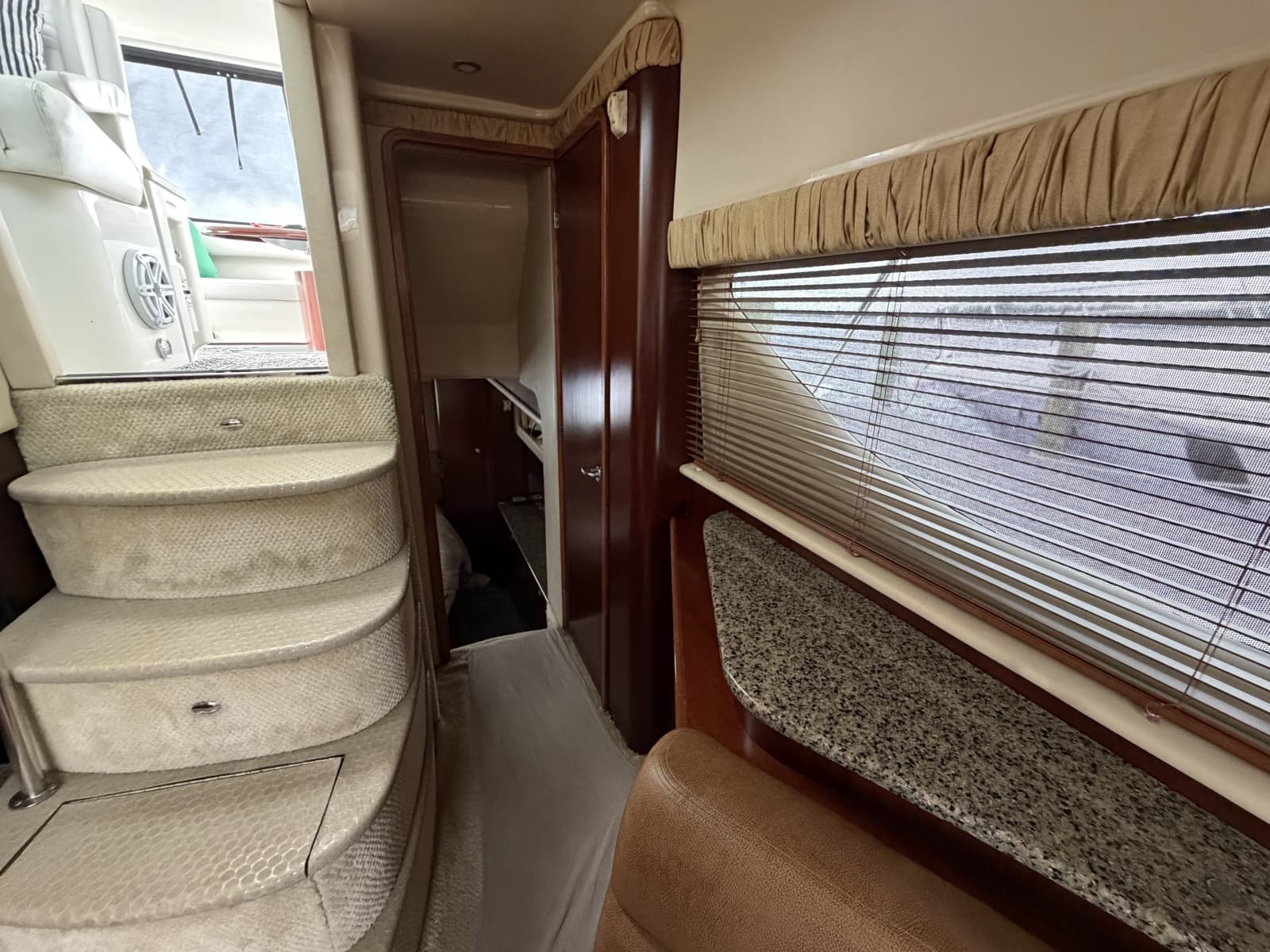 2005 Sea Ray 390 Motor Yacht - Photo 29