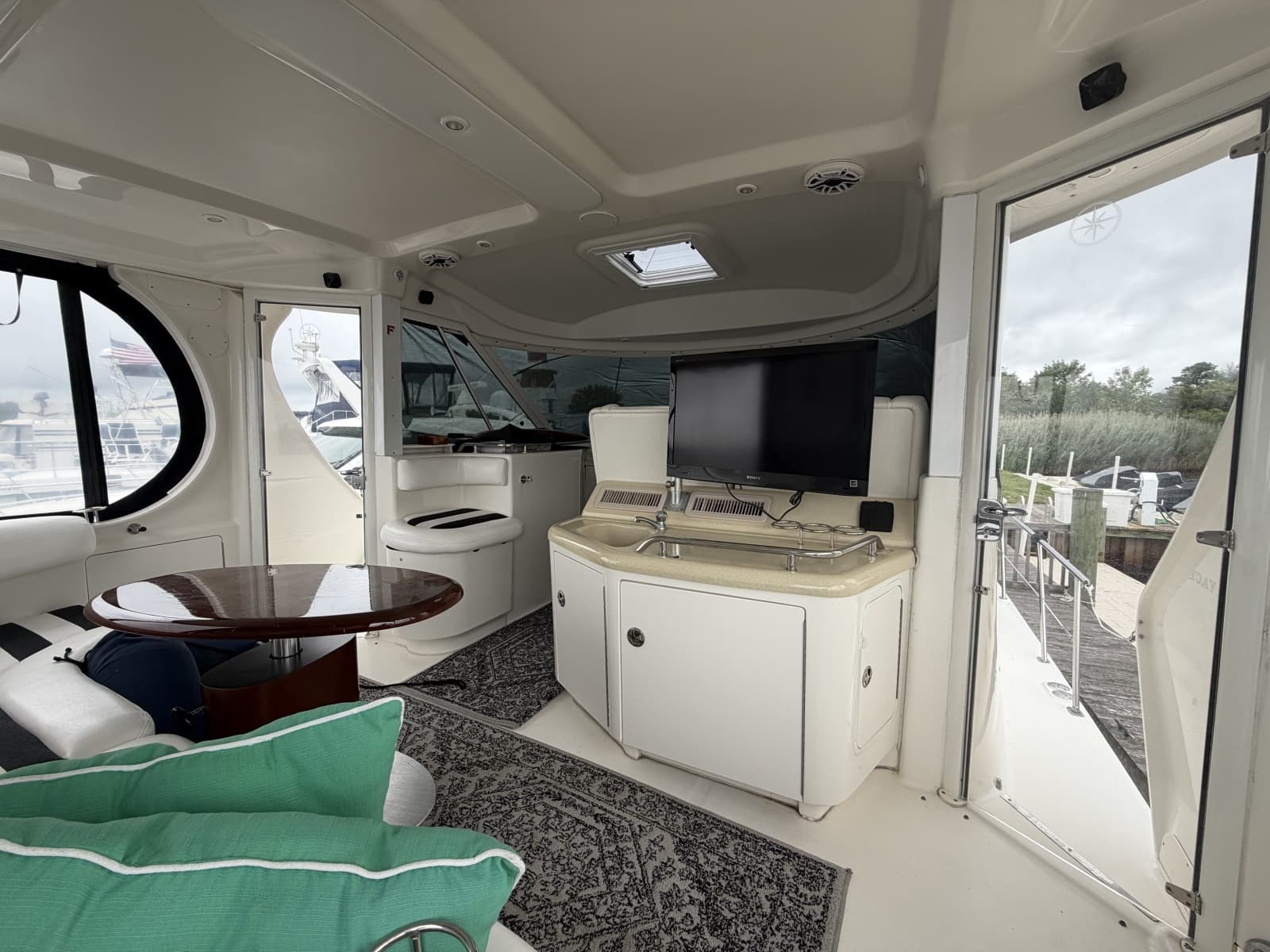 2005 Sea Ray 390 Motor Yacht - Photo 12