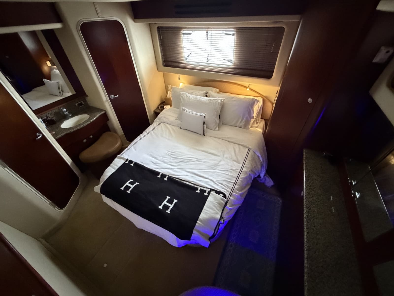 2005 Sea Ray 390 Motor Yacht - Photo 34