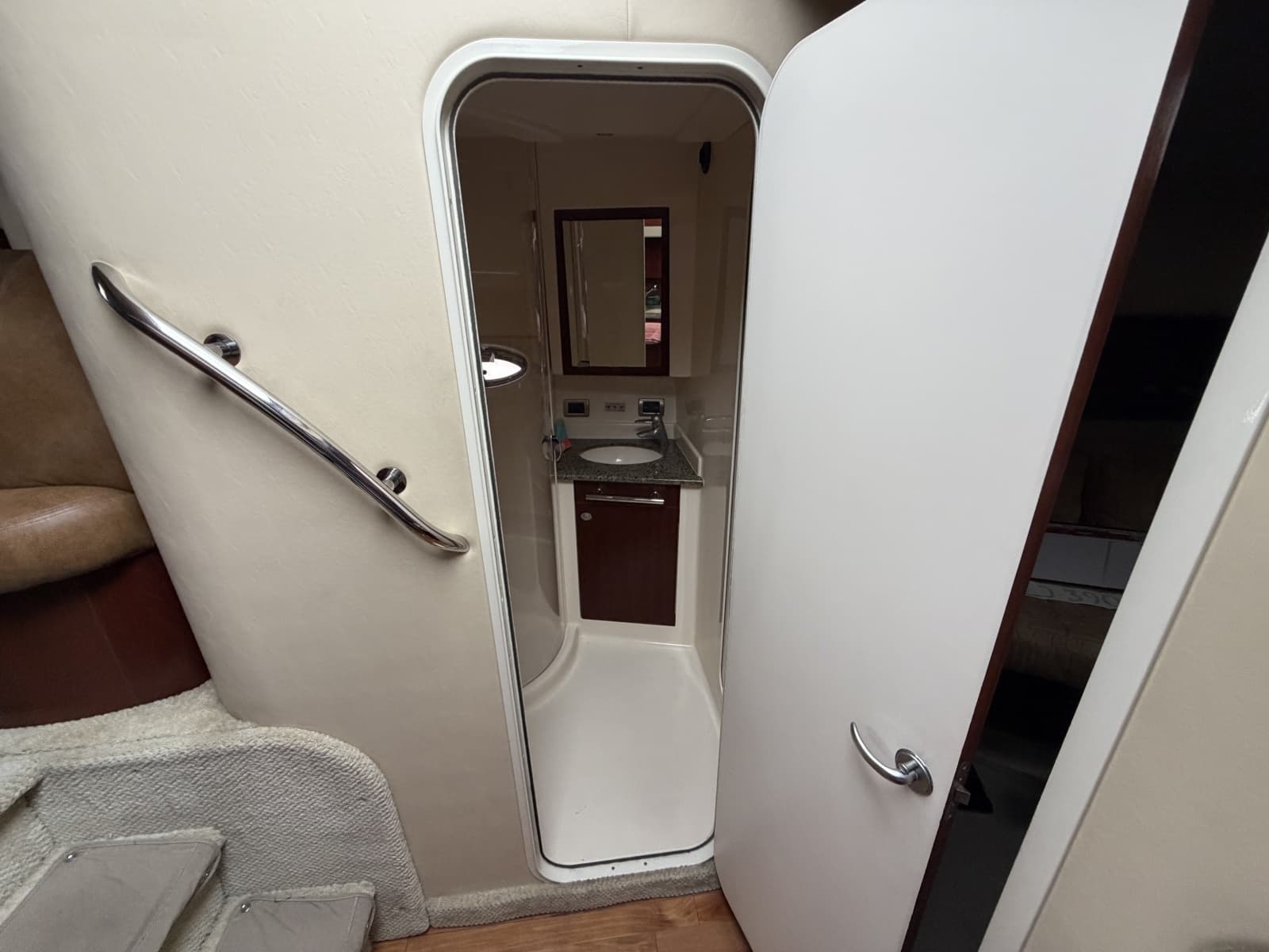 2005 Sea Ray 390 Motor Yacht - Photo 28