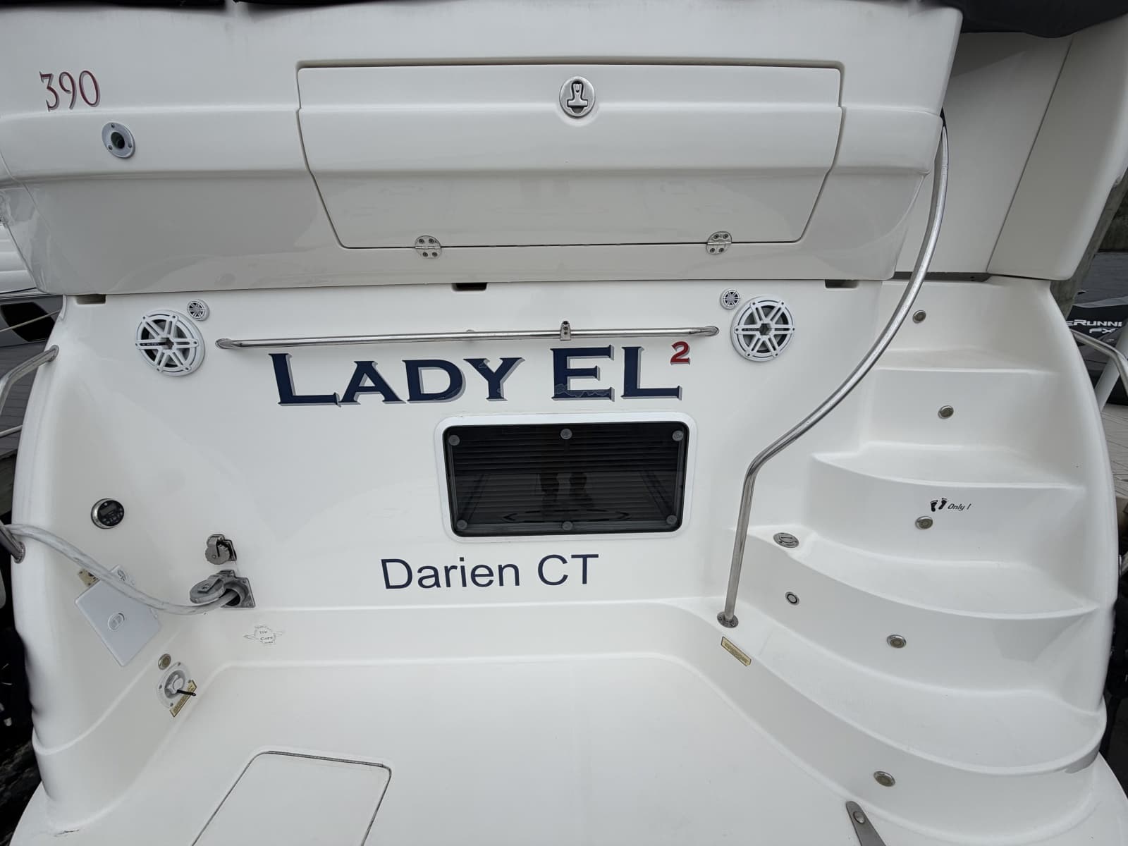 2005 Sea Ray 390 Motor Yacht - Photo 10