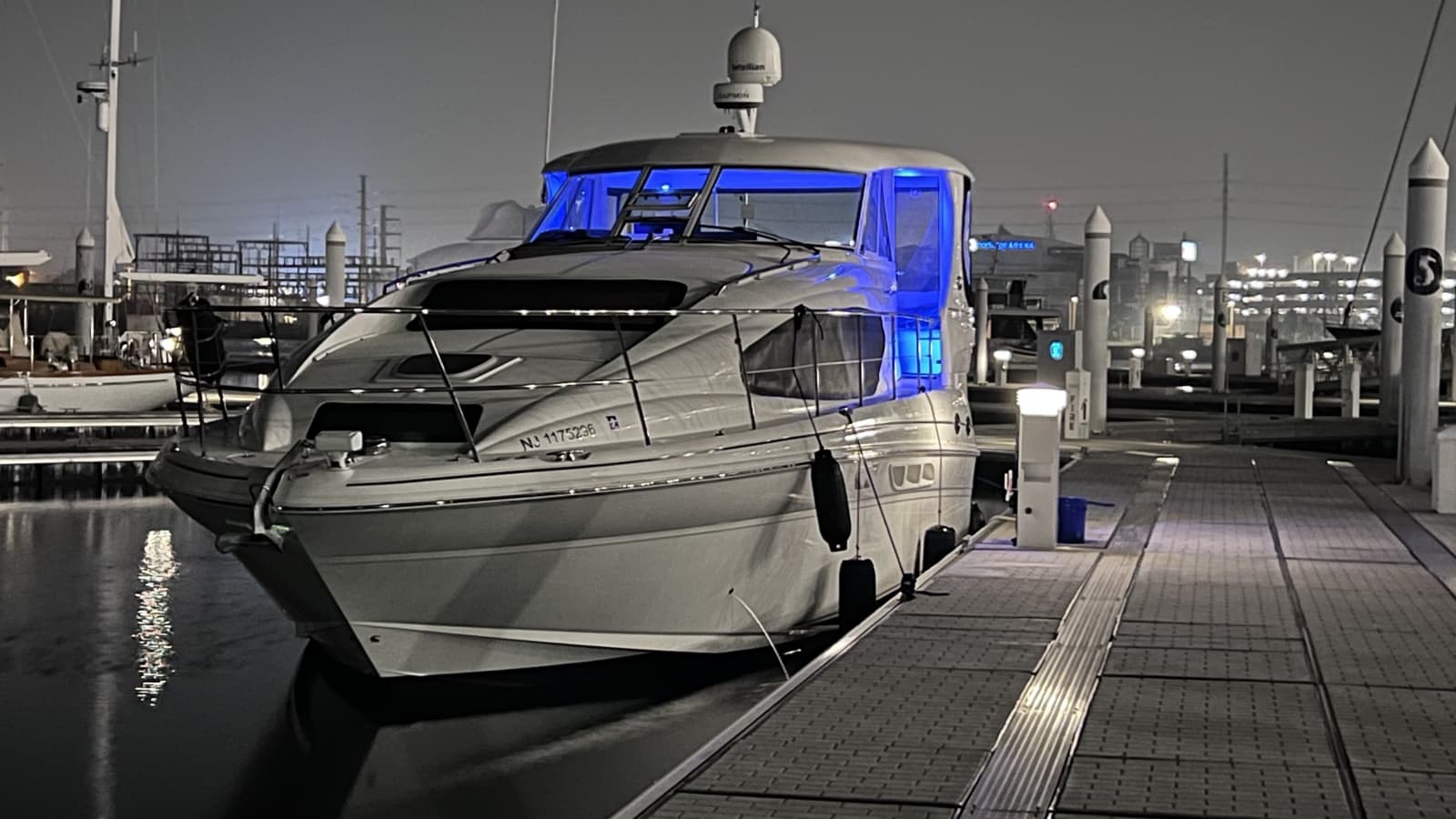 2005 Sea Ray 390 Motor Yacht - Photo 2