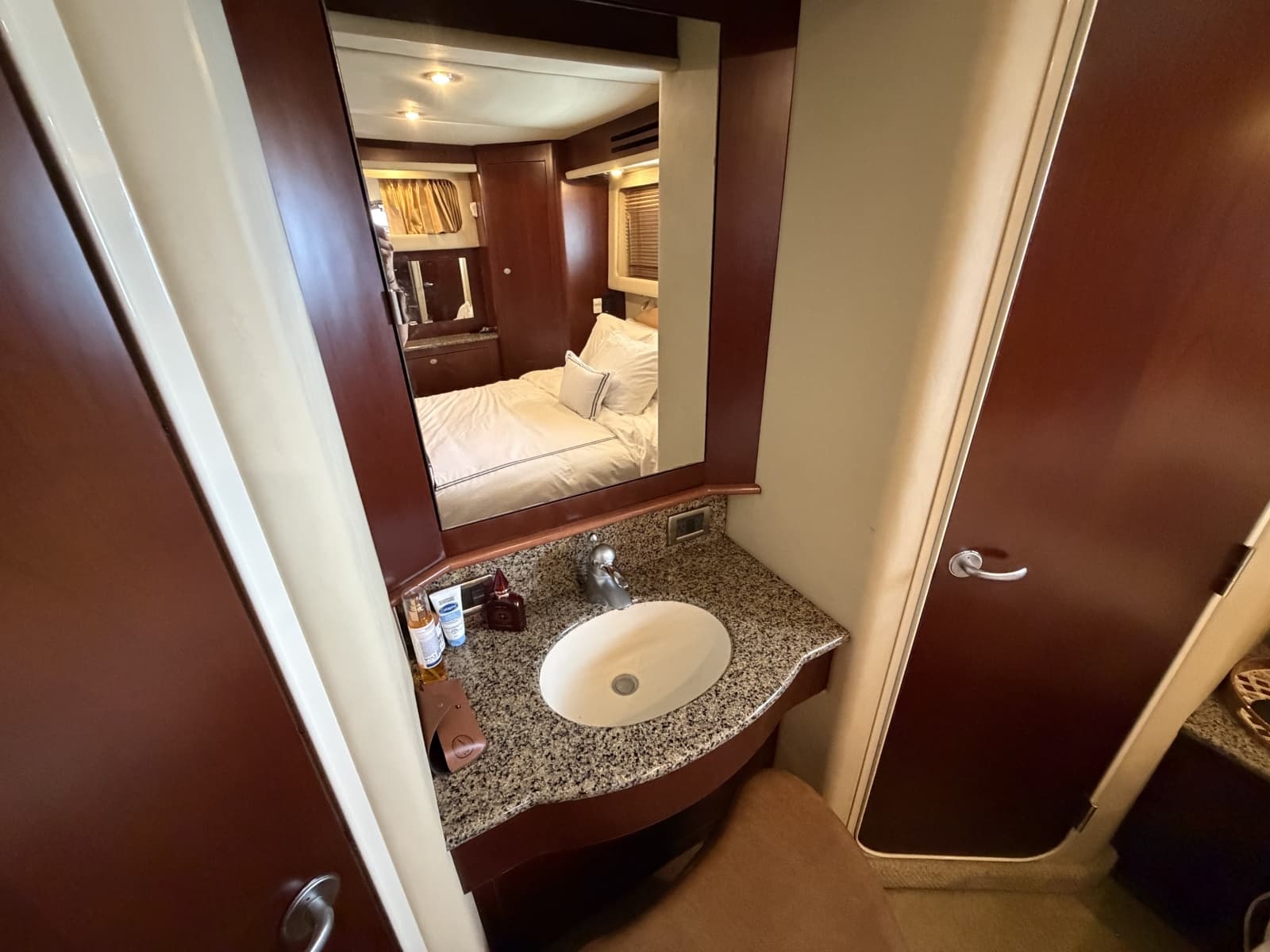 2005 Sea Ray 390 Motor Yacht - Photo 41
