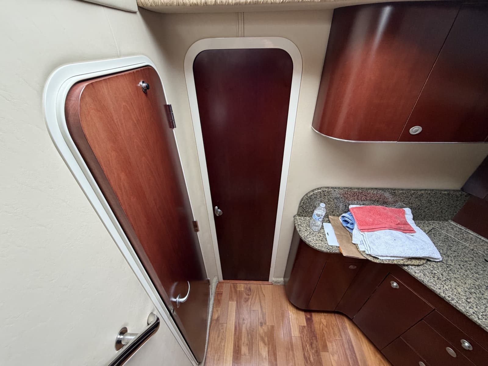 2005 Sea Ray 390 Motor Yacht - Photo 24