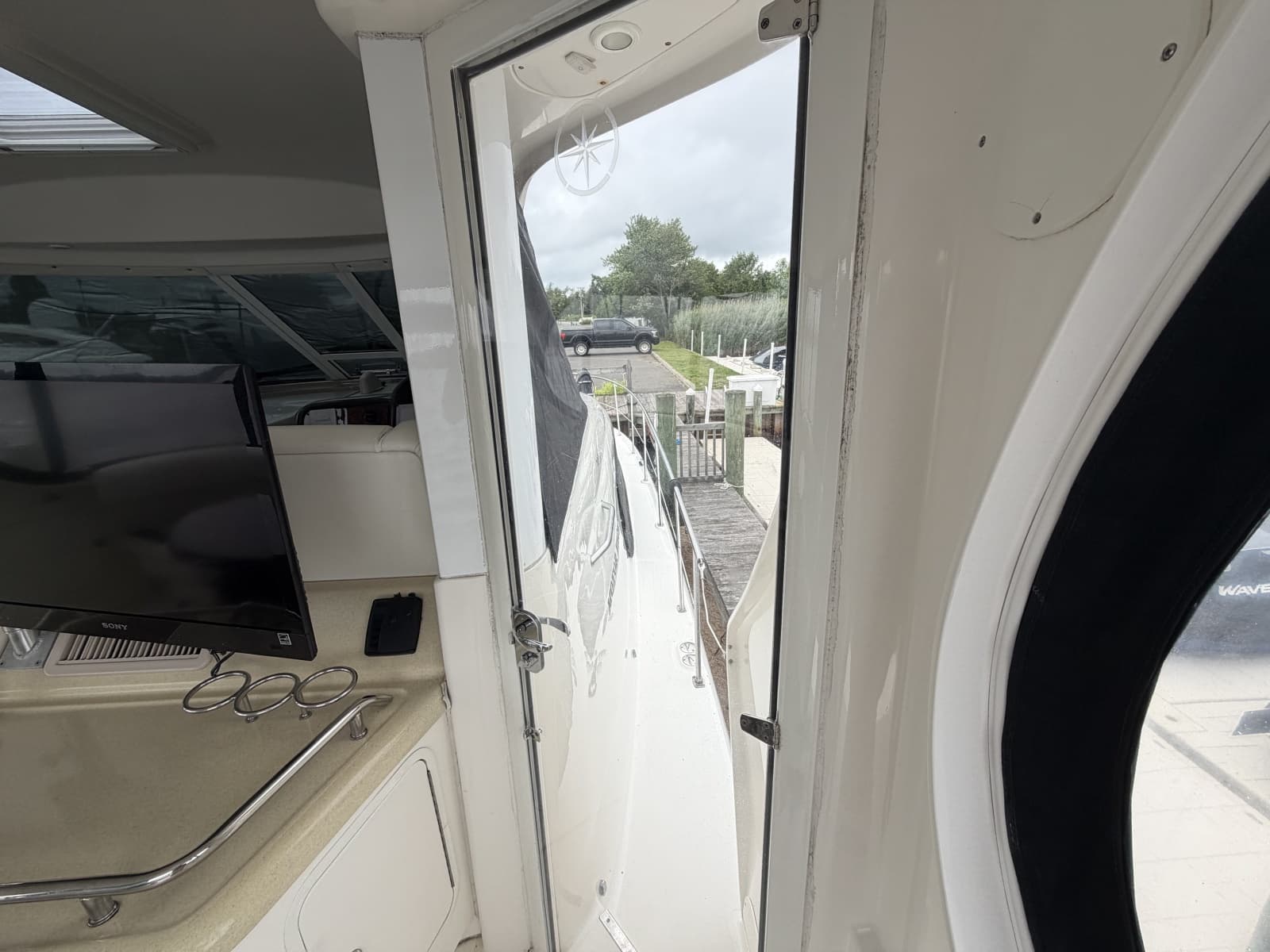 2005 Sea Ray 390 Motor Yacht - Photo 15