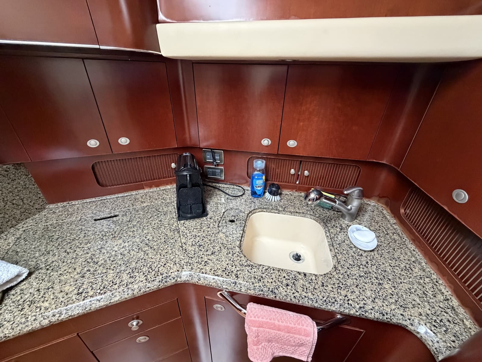 2005 Sea Ray 390 Motor Yacht - Photo 26