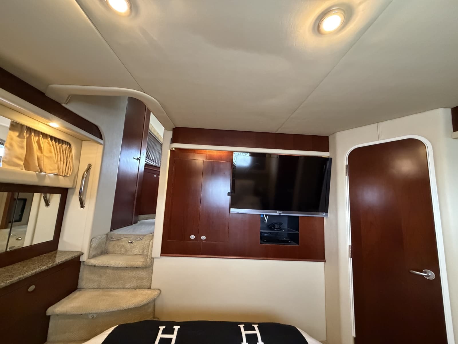 2005 Sea Ray 390 Motor Yacht - Photo 39