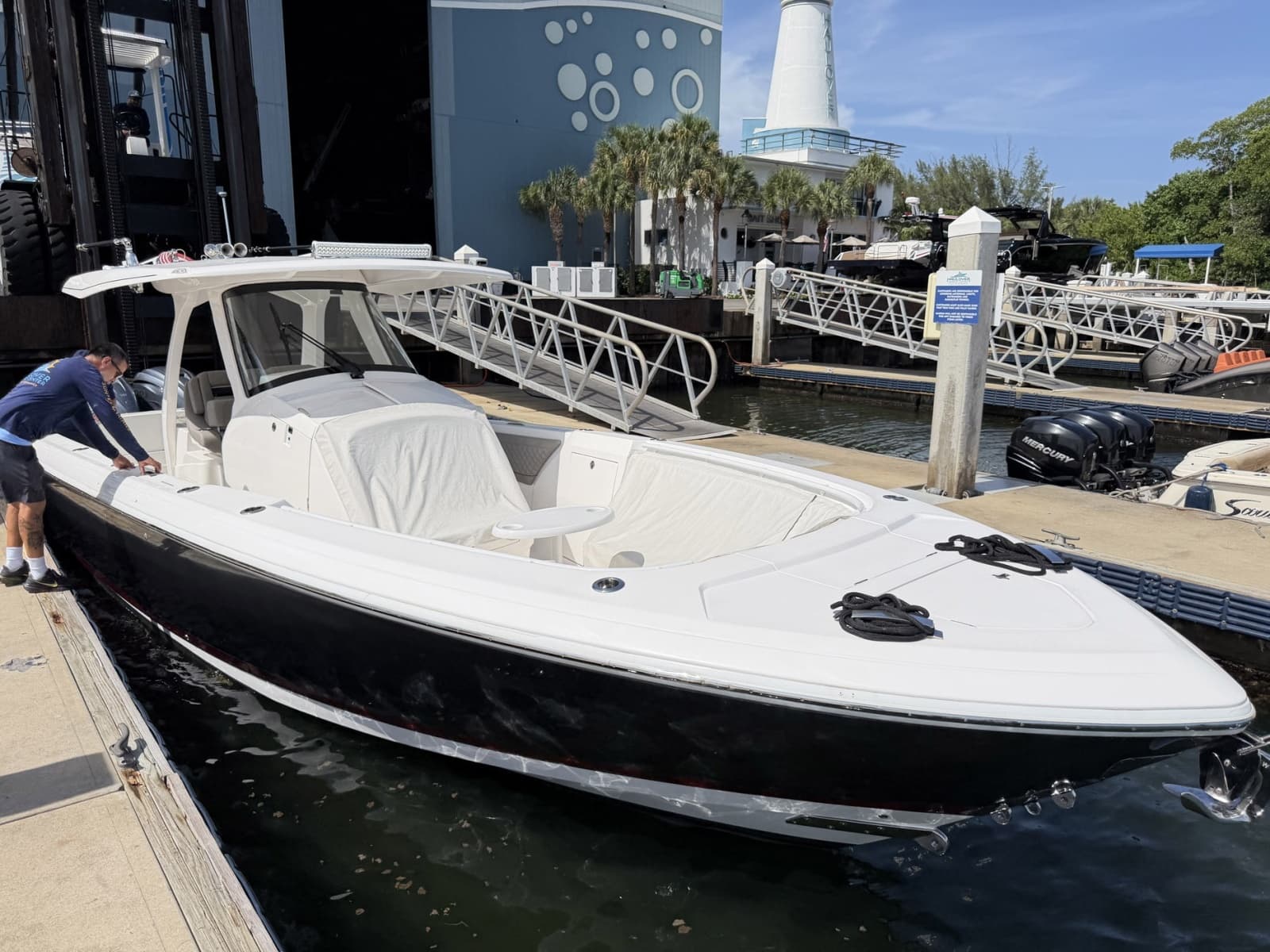 2019 Intrepid 345 Nomad SE - Photo 24