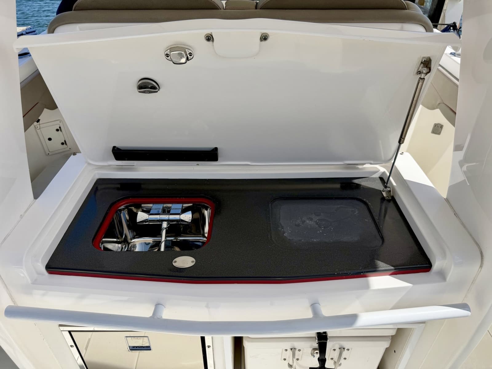 2019 Intrepid 345 Nomad SE - Photo 31