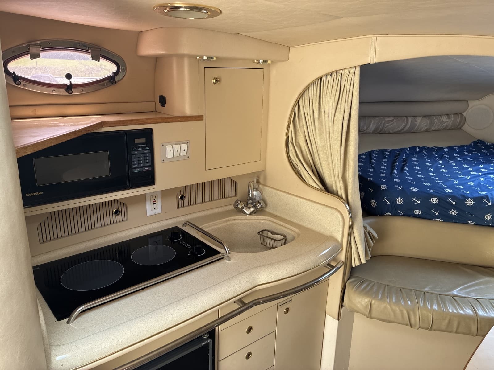 1998 Sea Ray 290 Sundancer - Photo 8