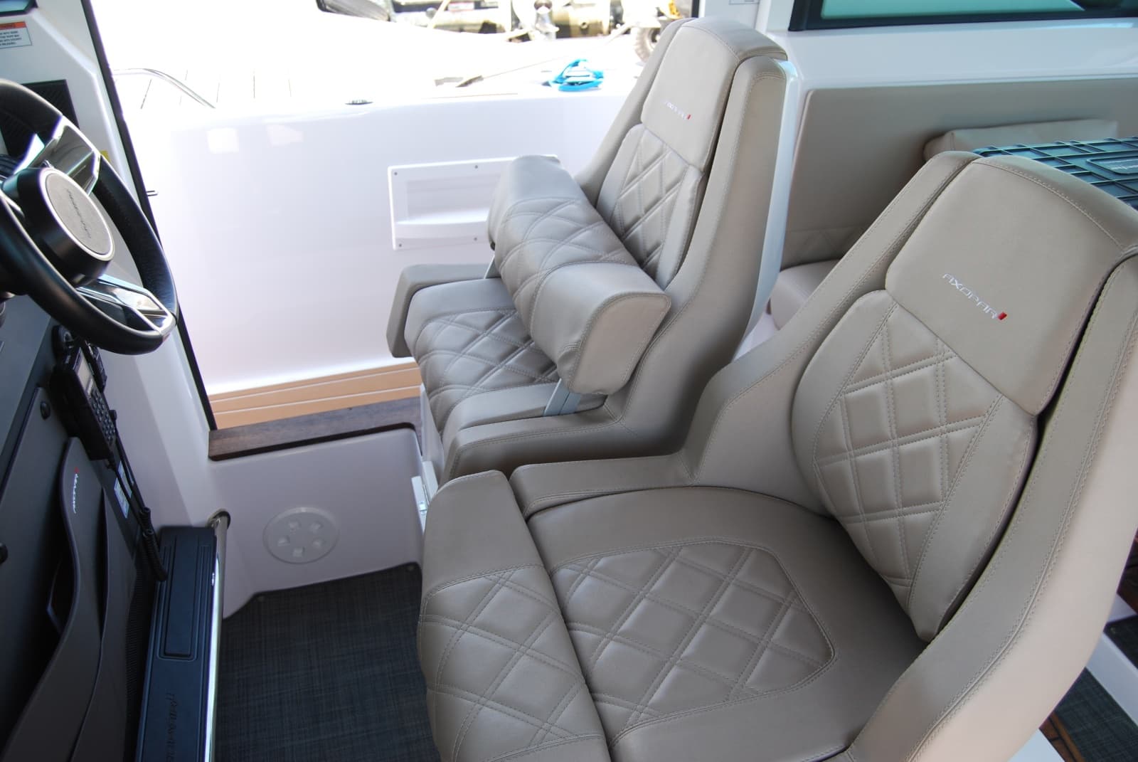 2022 Axopar 37 XC Cross Cabin - Photo 18