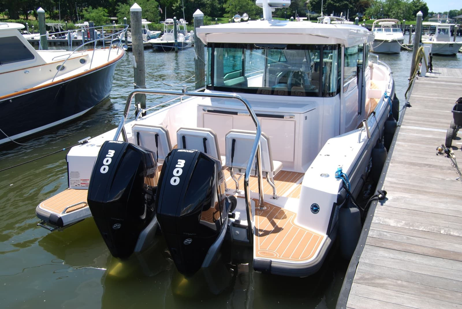 2022 Axopar 37 XC Cross Cabin - Photo 3