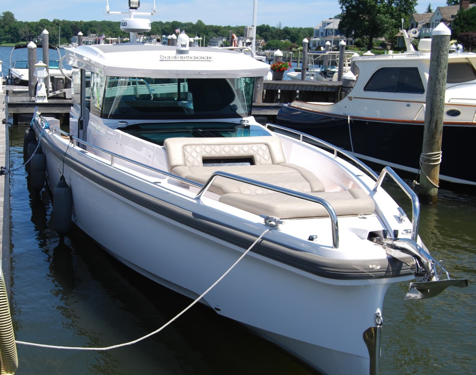 2022 Axopar 37 XC Cross Cabin - Photo 2