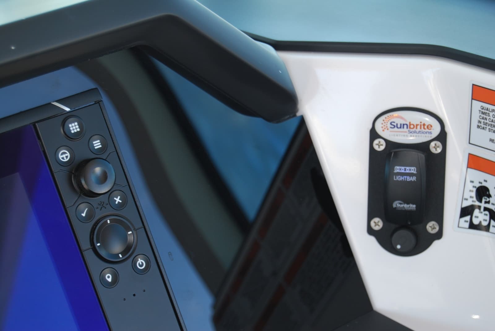 2022 Axopar 37 XC Cross Cabin - Photo 24