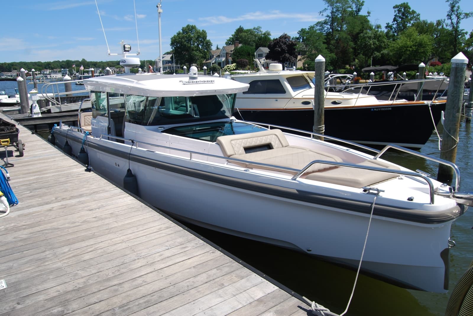 2022 Axopar 37 XC Cross Cabin - Photo 1