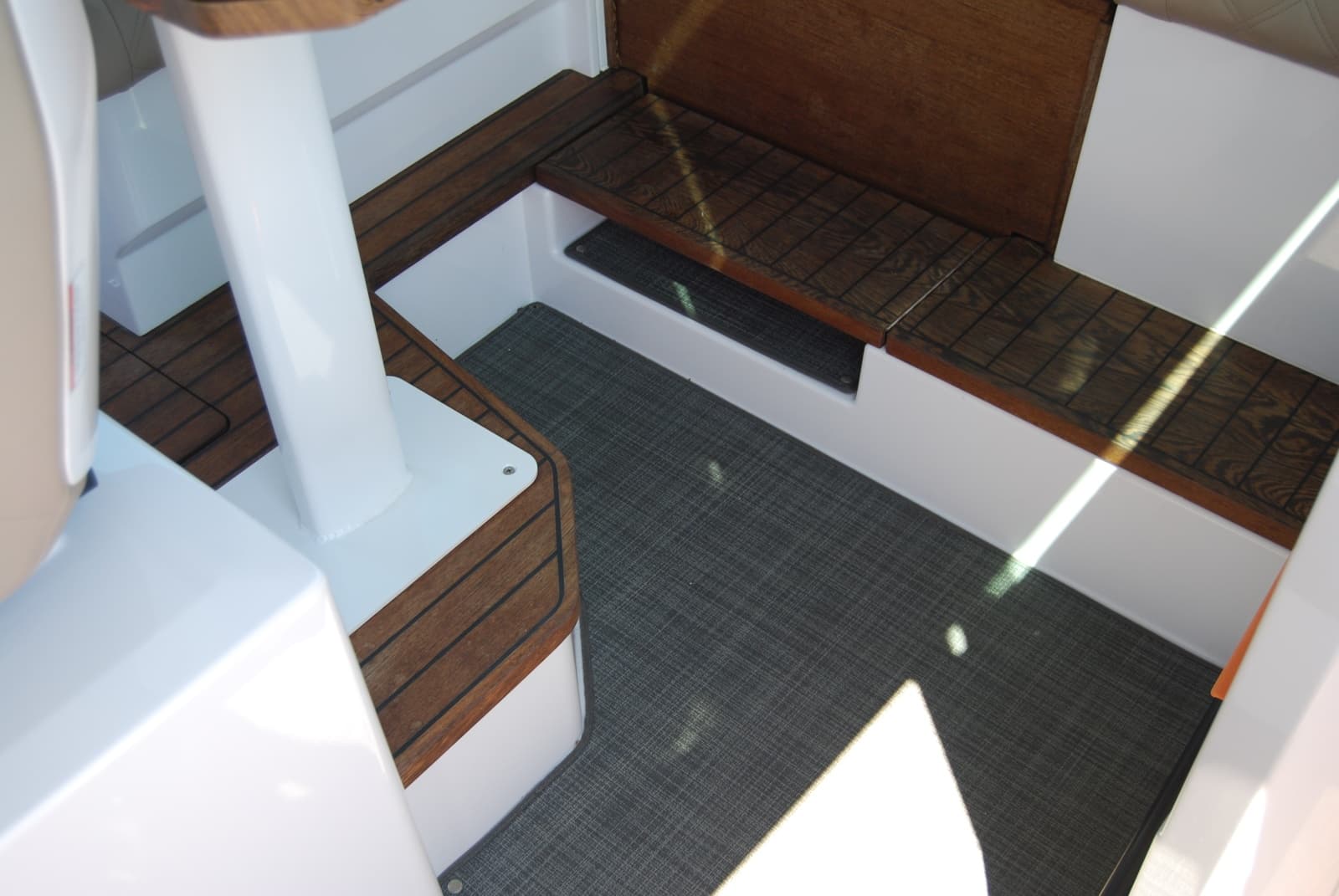 2022 Axopar 37 XC Cross Cabin - Photo 17