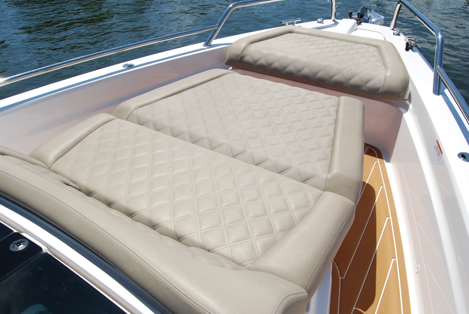 2022 Axopar 37 XC Cross Cabin - Photo 11