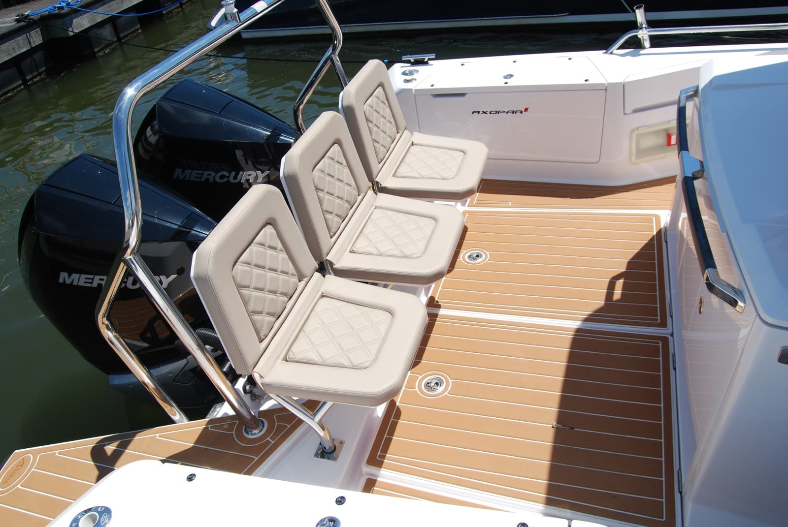 2022 Axopar 37 XC Cross Cabin - Photo 8