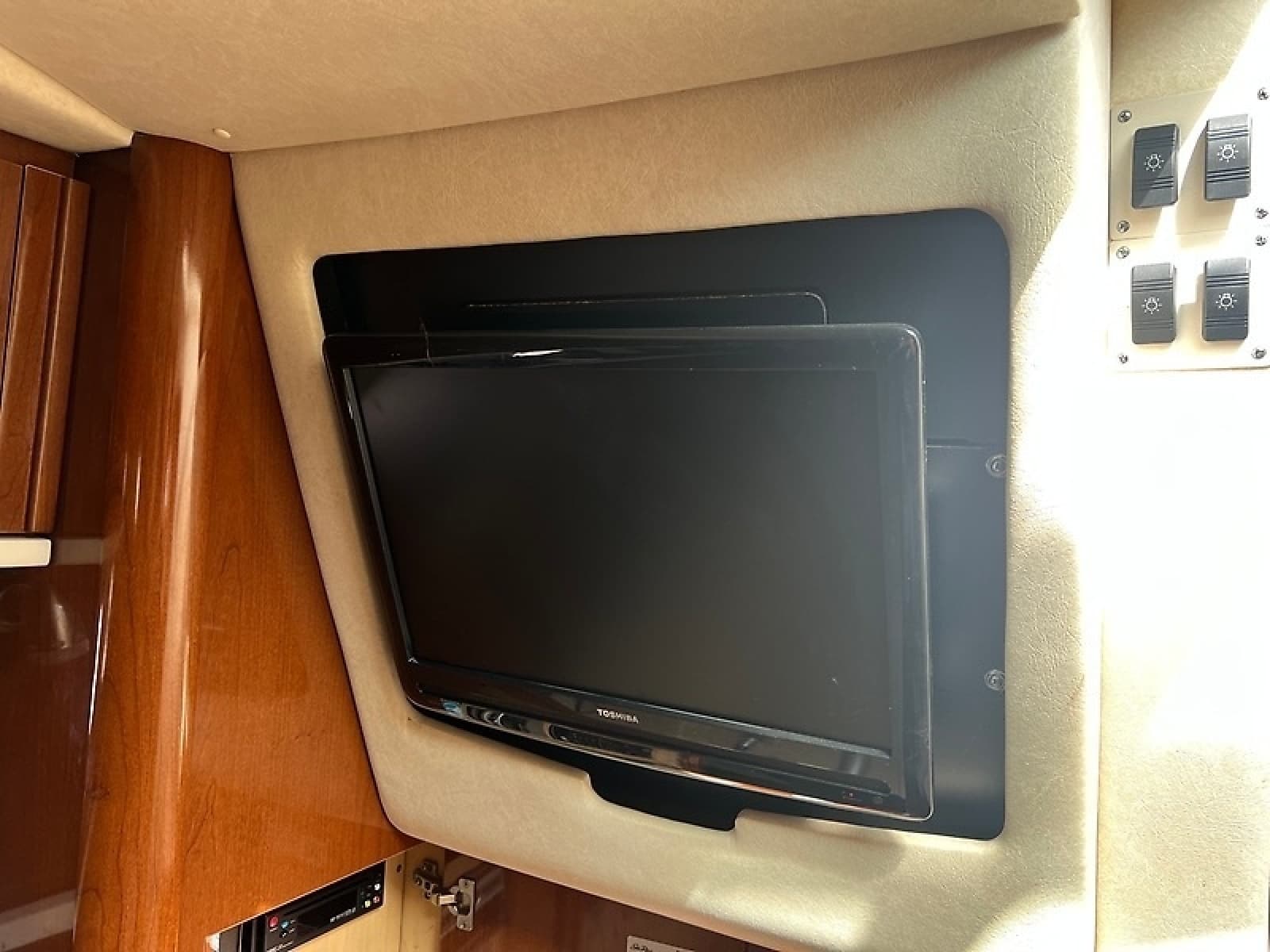 2008 Sea Ray 310 Sundancer - Photo 17