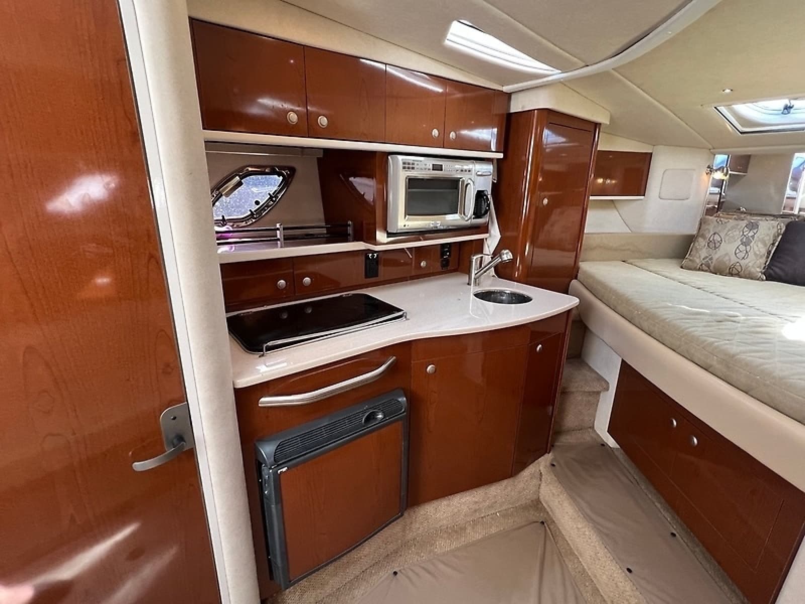 2008 Sea Ray 310 Sundancer - Photo 16