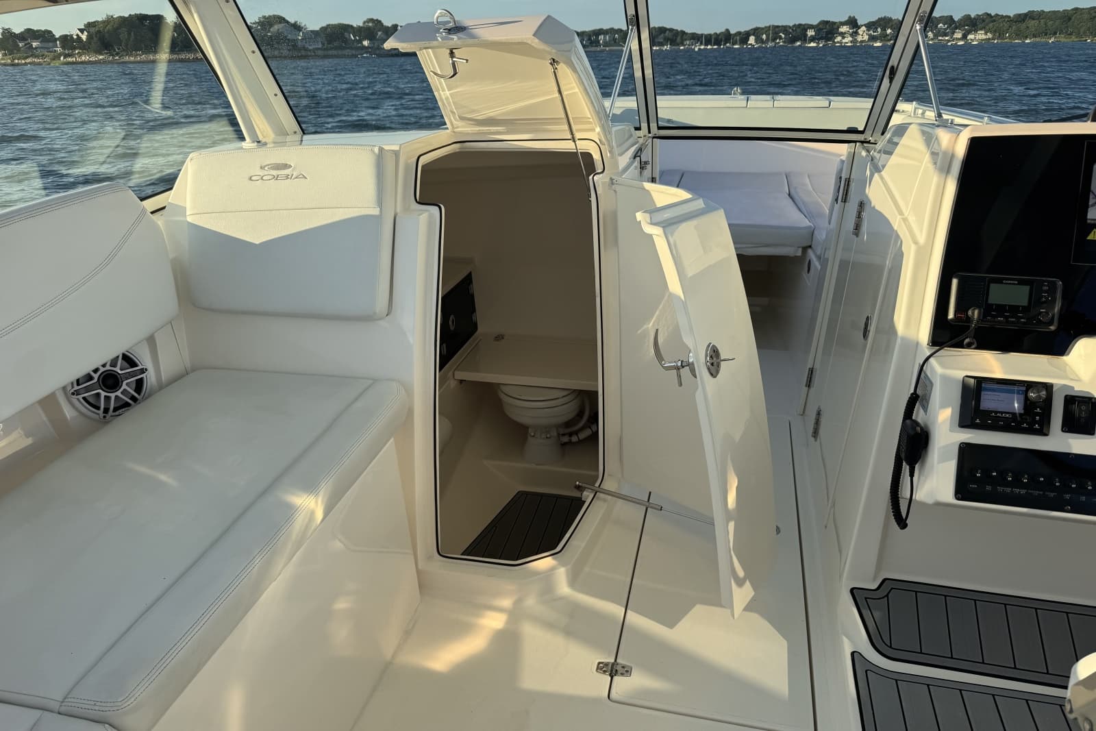 2023 Cobia 330 DC - Photo 15