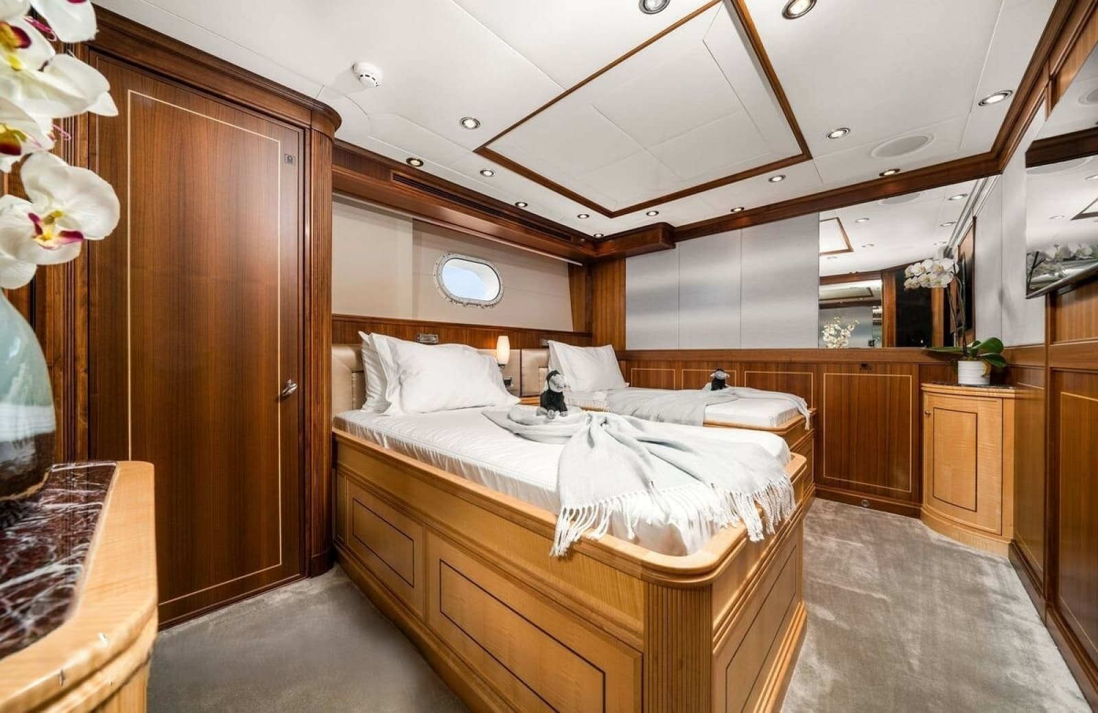 2009 Palmer Johnson Raised Pilothouse Flybridge - Photo 12