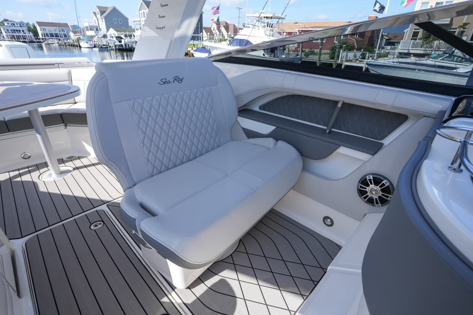 2024 Sea Ray SLX 310 Outboard - Photo 26