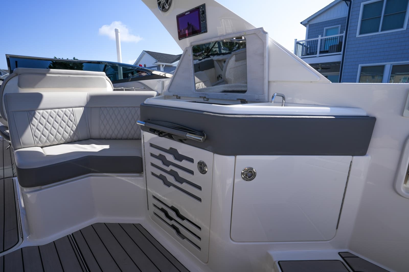 2024 Sea Ray SLX 310 Outboard - Photo 20