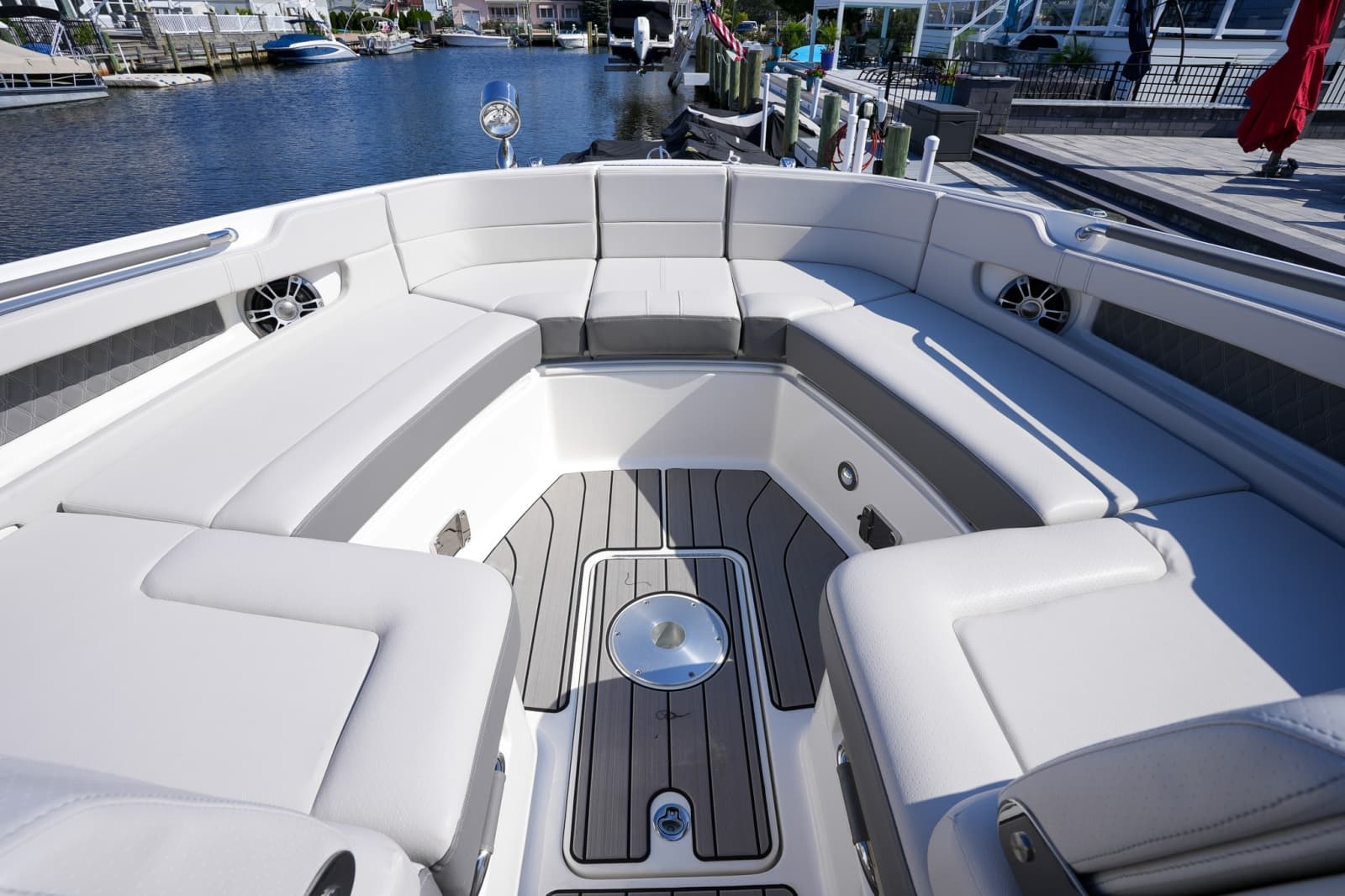 2024 Sea Ray SLX 310 Outboard - Photo 36