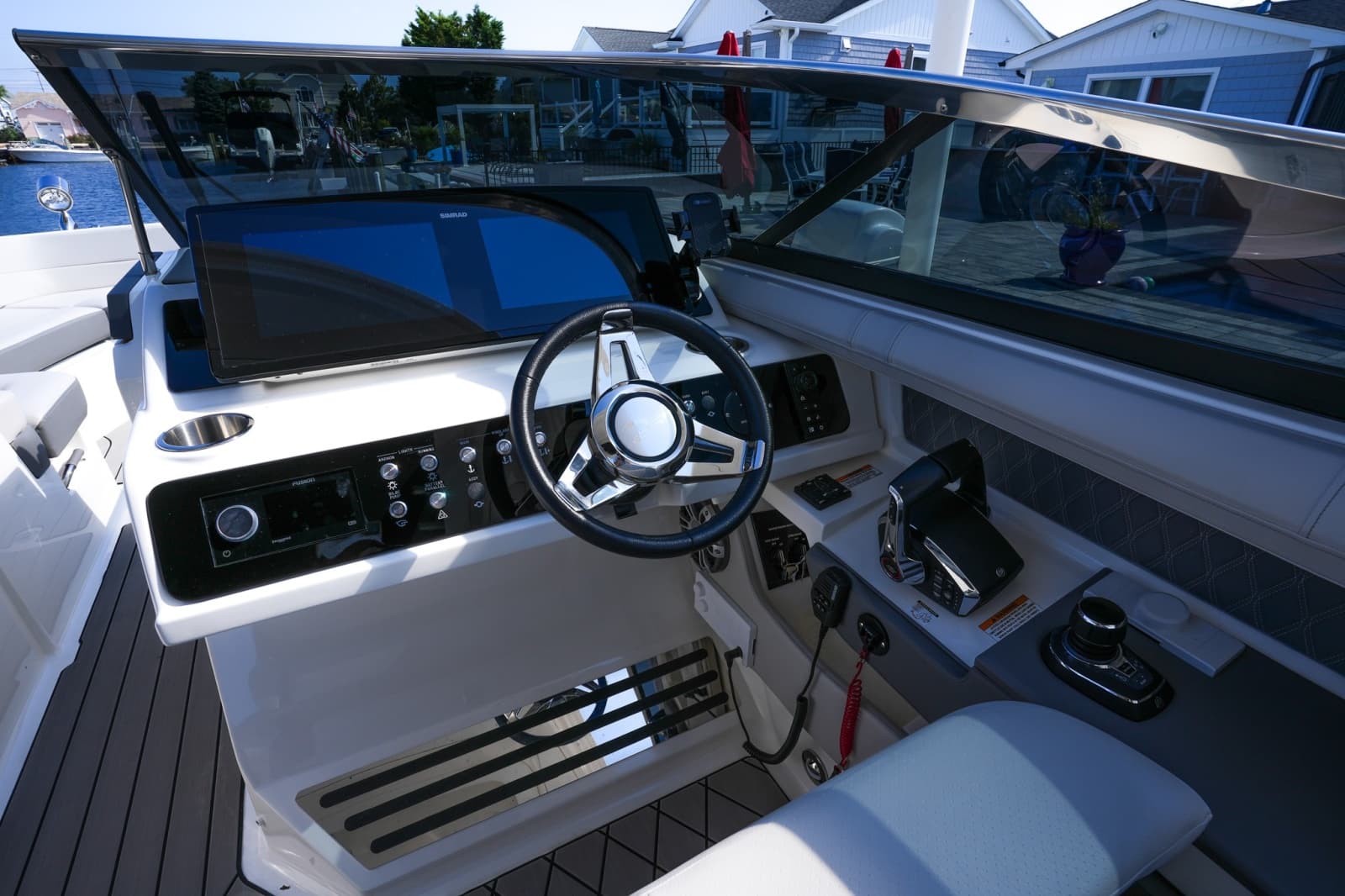 2024 Sea Ray SLX 310 Outboard - Photo 32