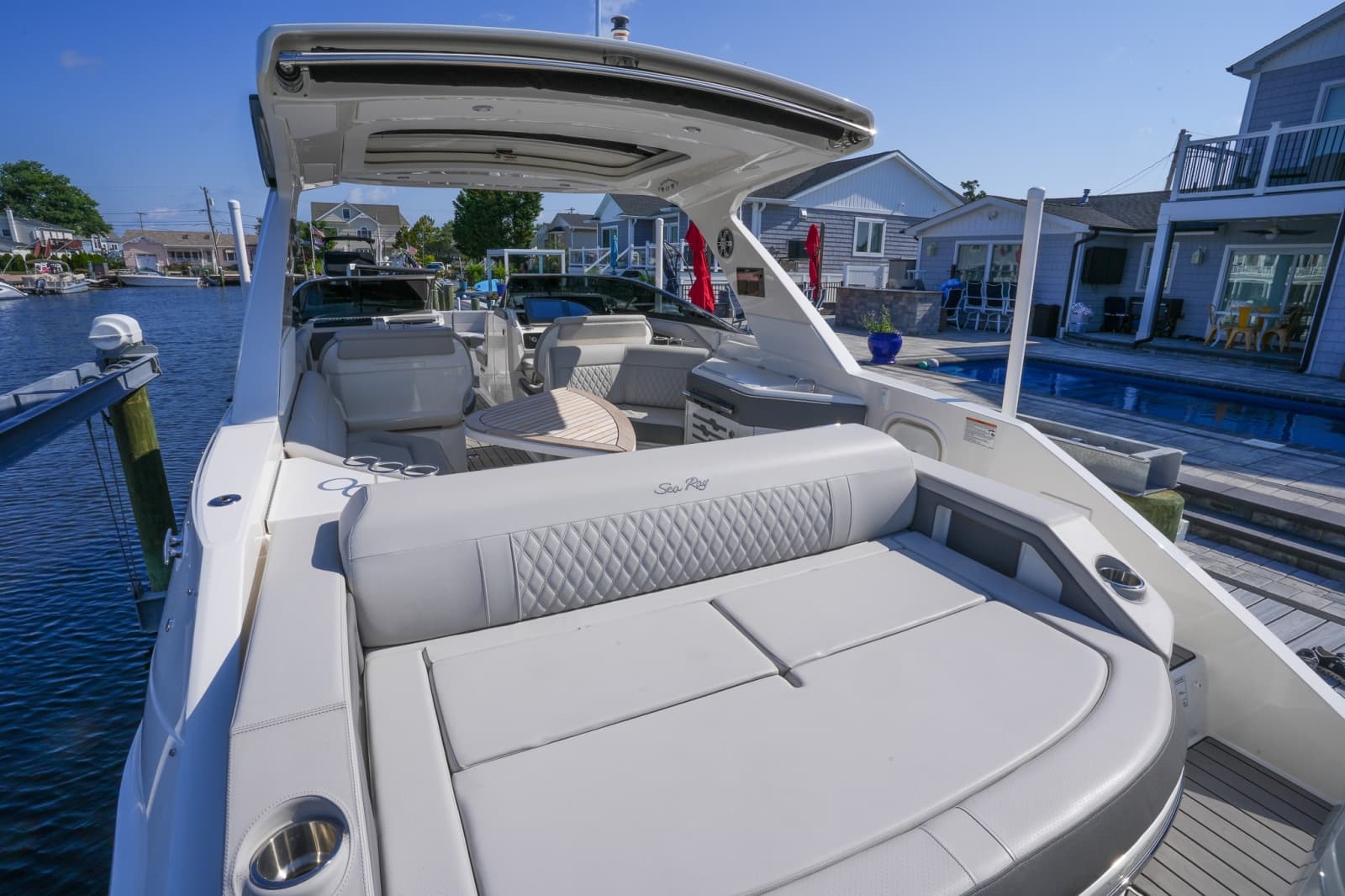 2024 Sea Ray SLX 310 Outboard - Photo 16
