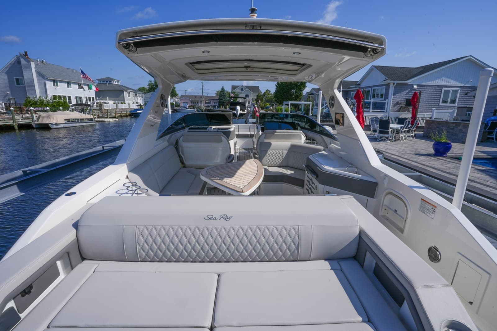 2024 Sea Ray SLX 310 Outboard - Photo 15