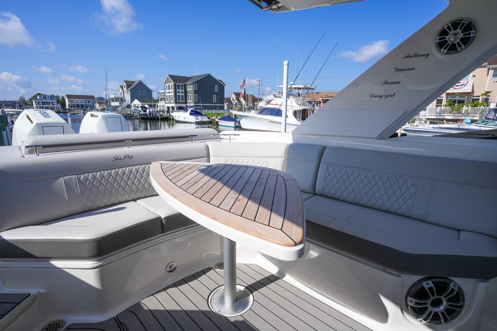 2024 Sea Ray SLX 310 Outboard - Photo 19