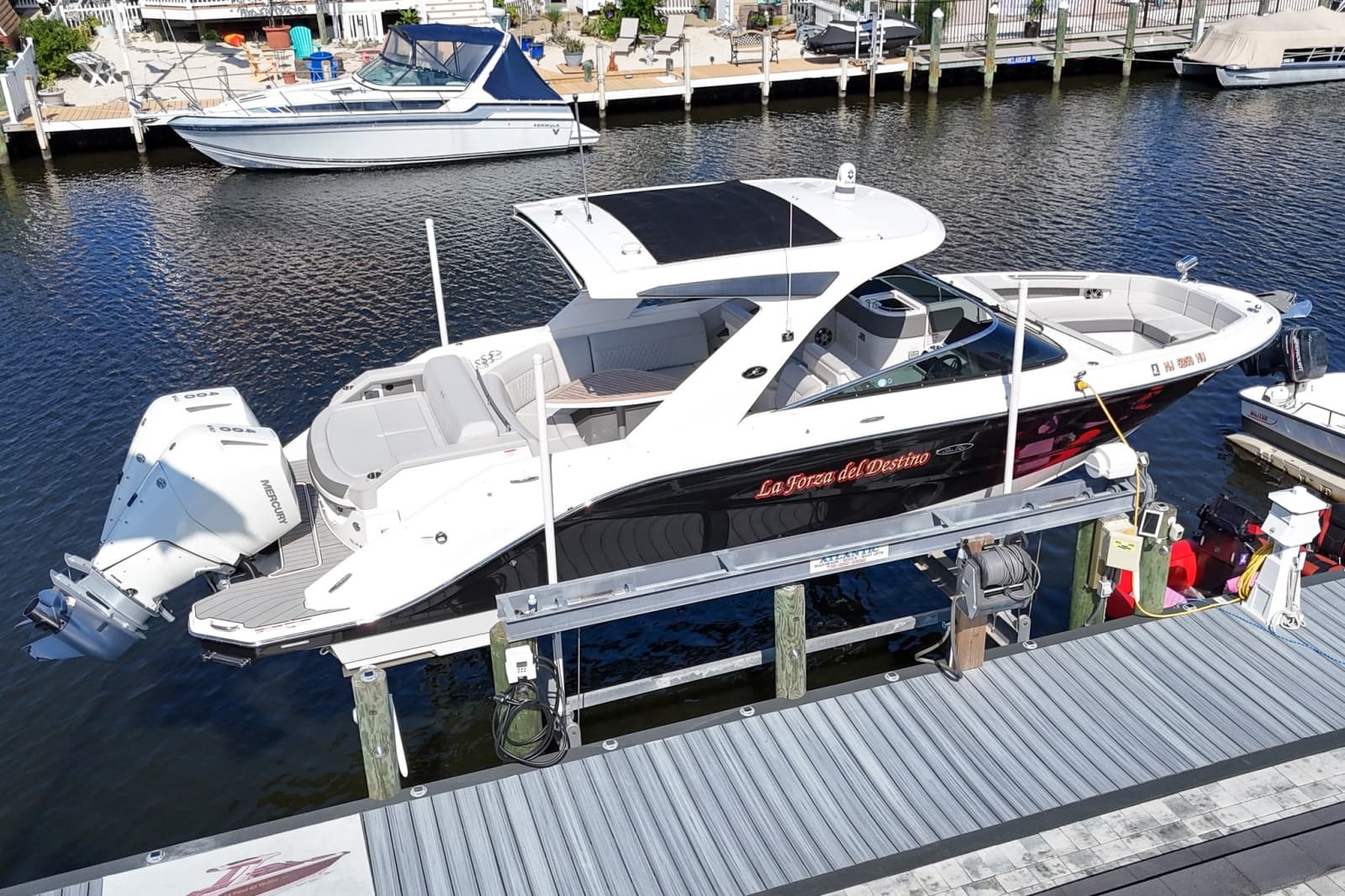 2024 Sea Ray SLX 310 Outboard - Photo 9