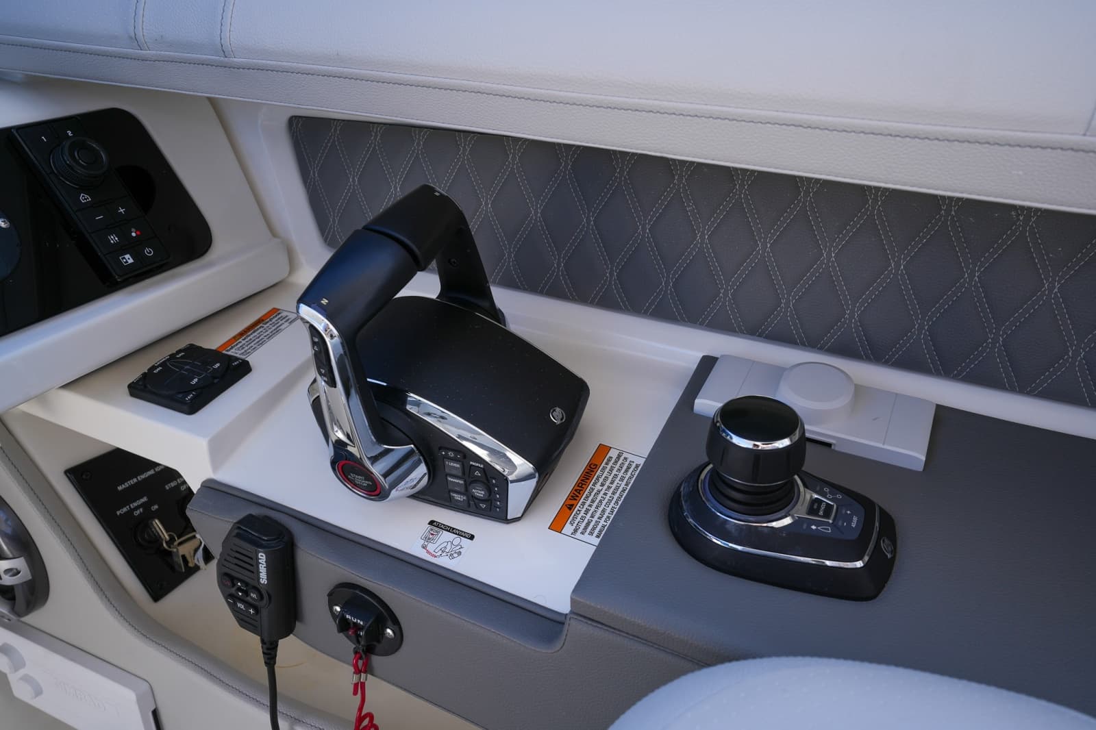 2024 Sea Ray SLX 310 Outboard - Photo 33