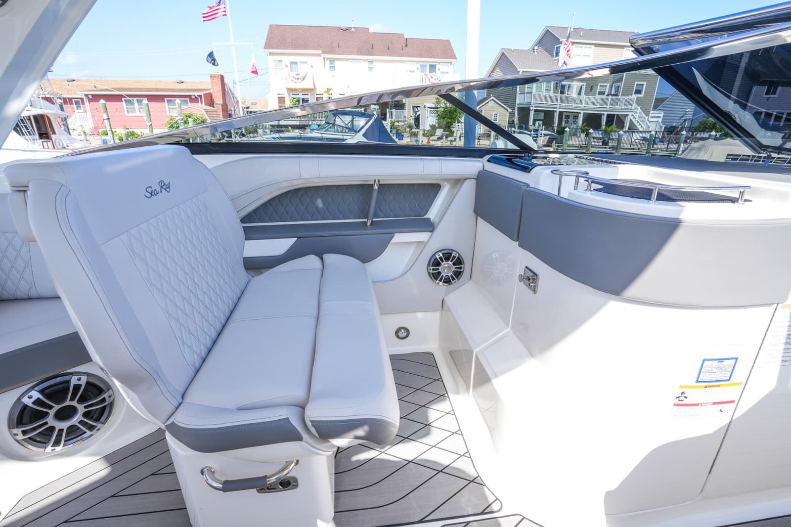 2024 Sea Ray SLX 310 Outboard - Photo 35