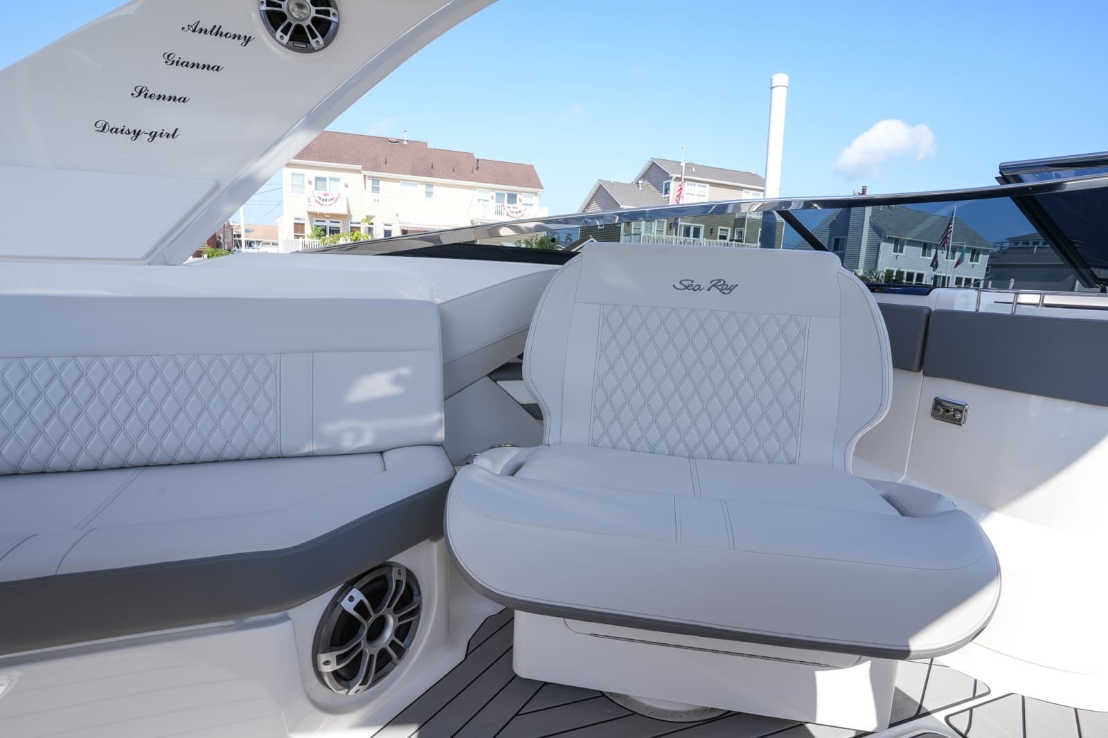 2024 Sea Ray SLX 310 Outboard - Photo 24