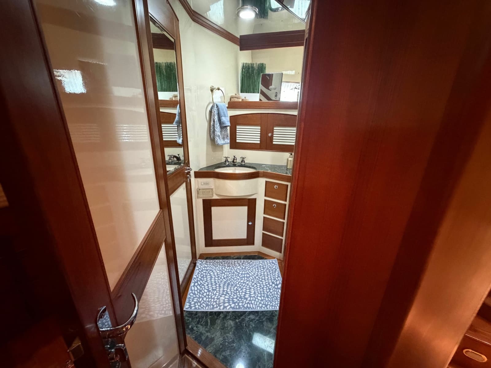 2006 Marlow Explorer 53C - Photo 28