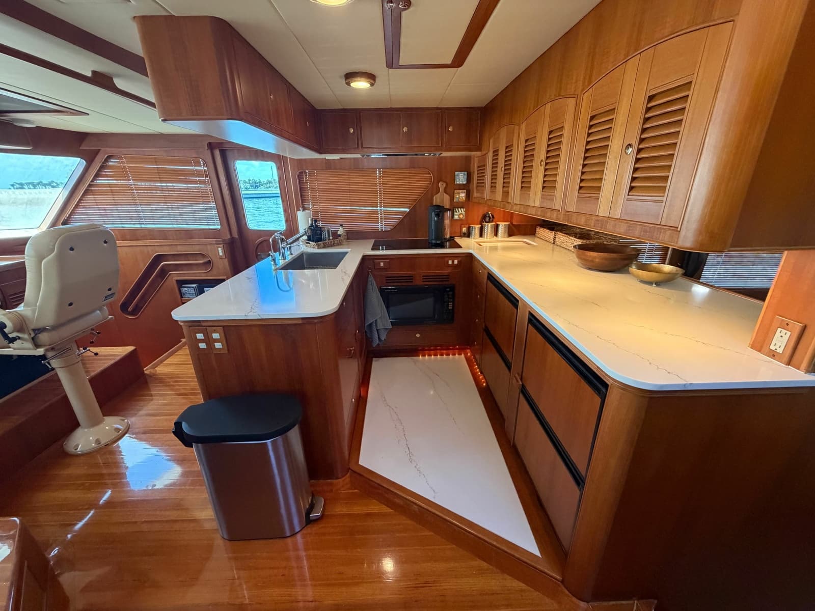2006 Marlow Explorer 53C - Photo 9