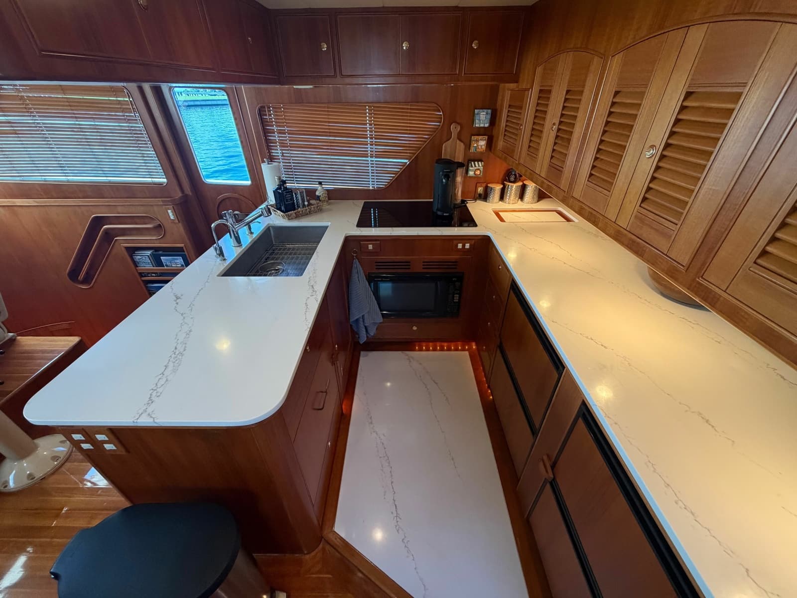 2006 Marlow Explorer 53C - Photo 10