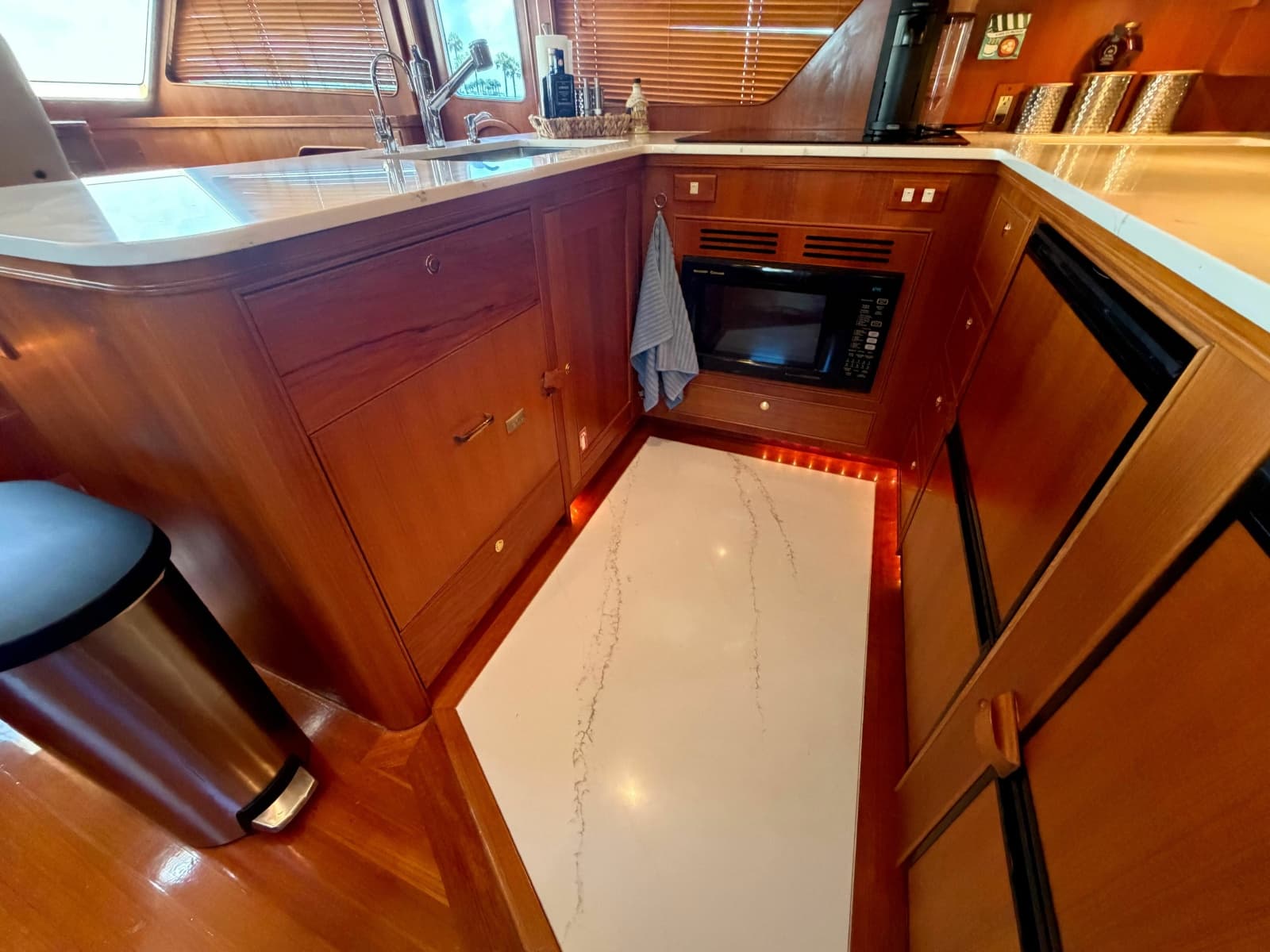 2006 Marlow Explorer 53C - Photo 12