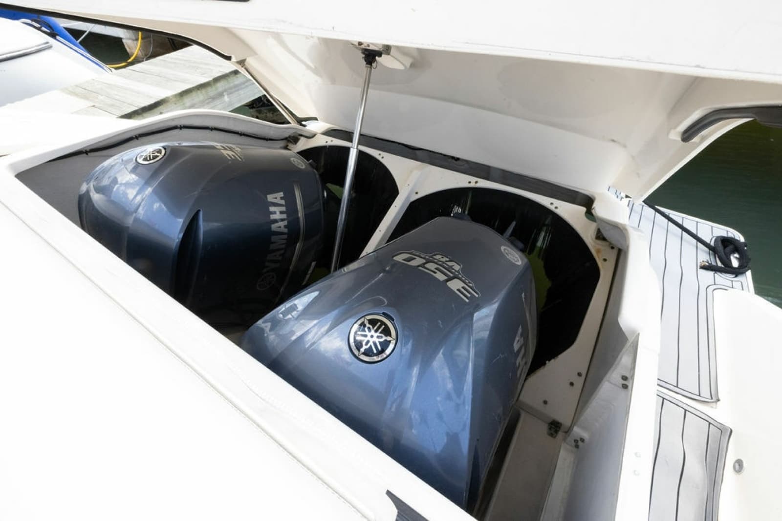 2014 Pursuit 365i Sport Coupe - Photo 33