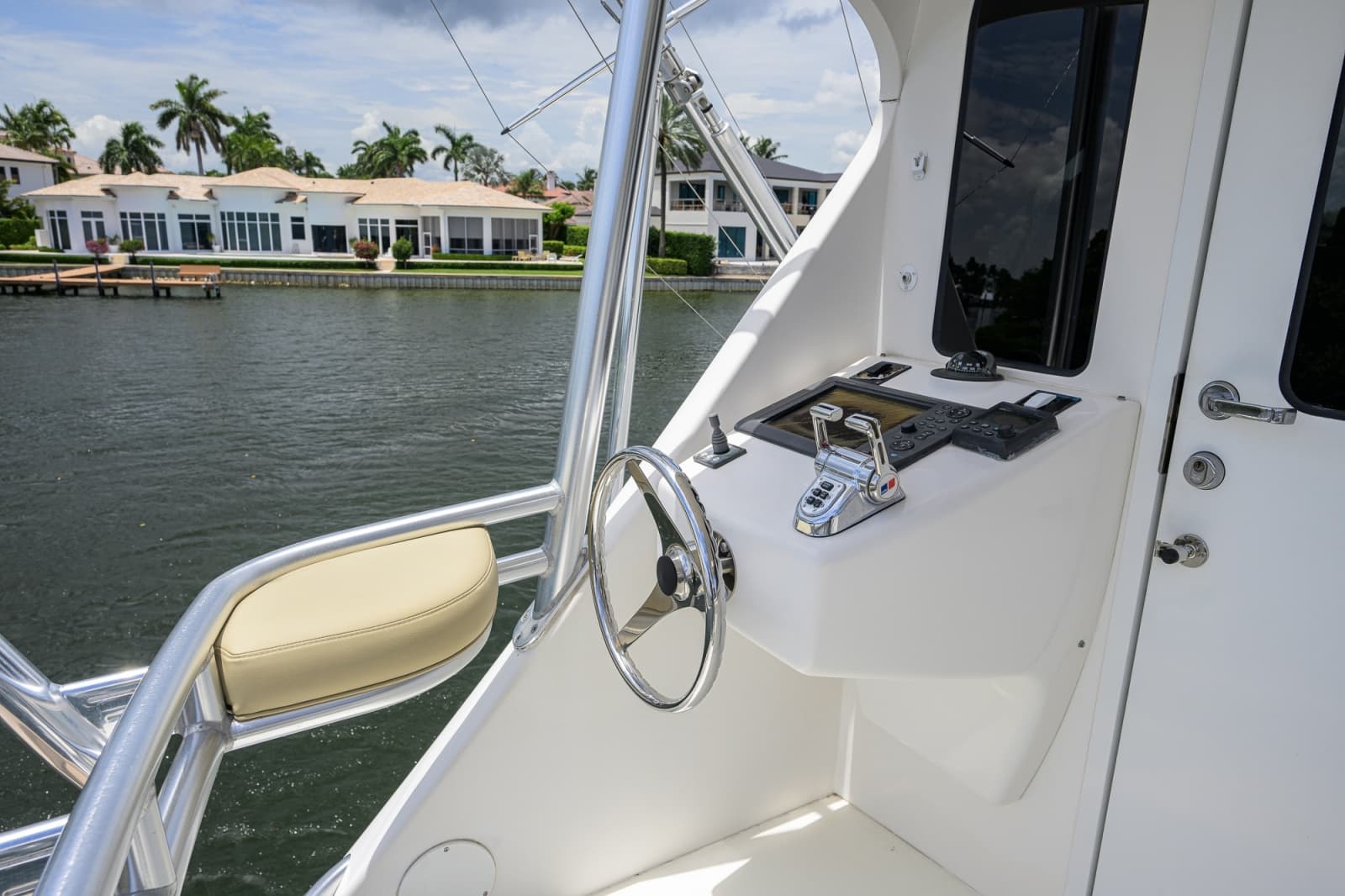2006 Viking 68 Convertible - Photo 15