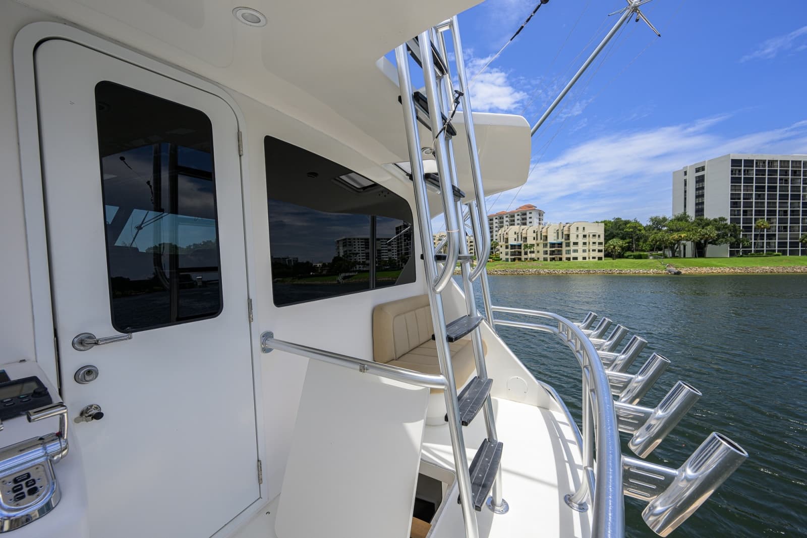 2006 Viking 68 Convertible - Photo 16