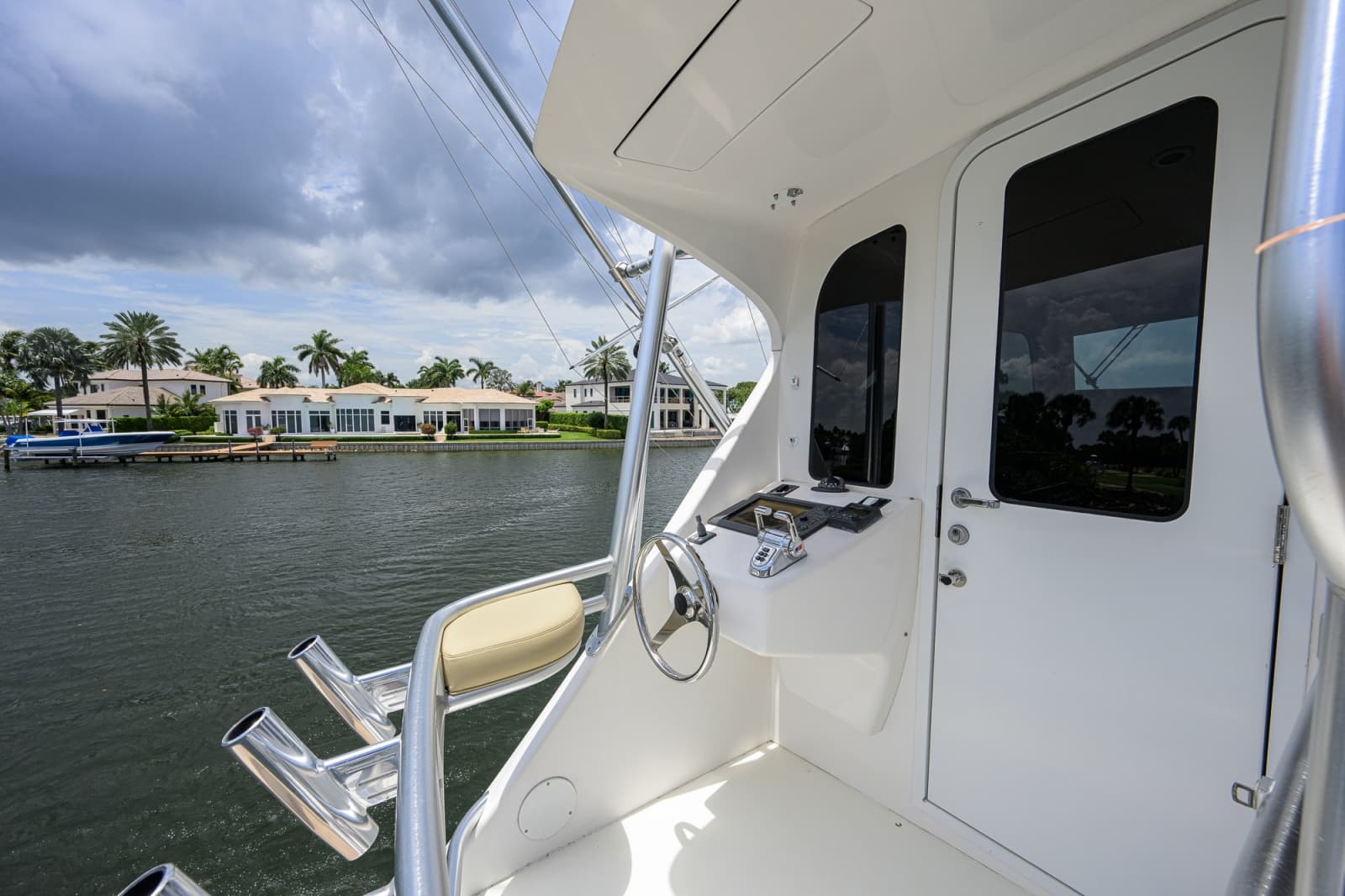 2006 Viking 68 Convertible - Photo 14